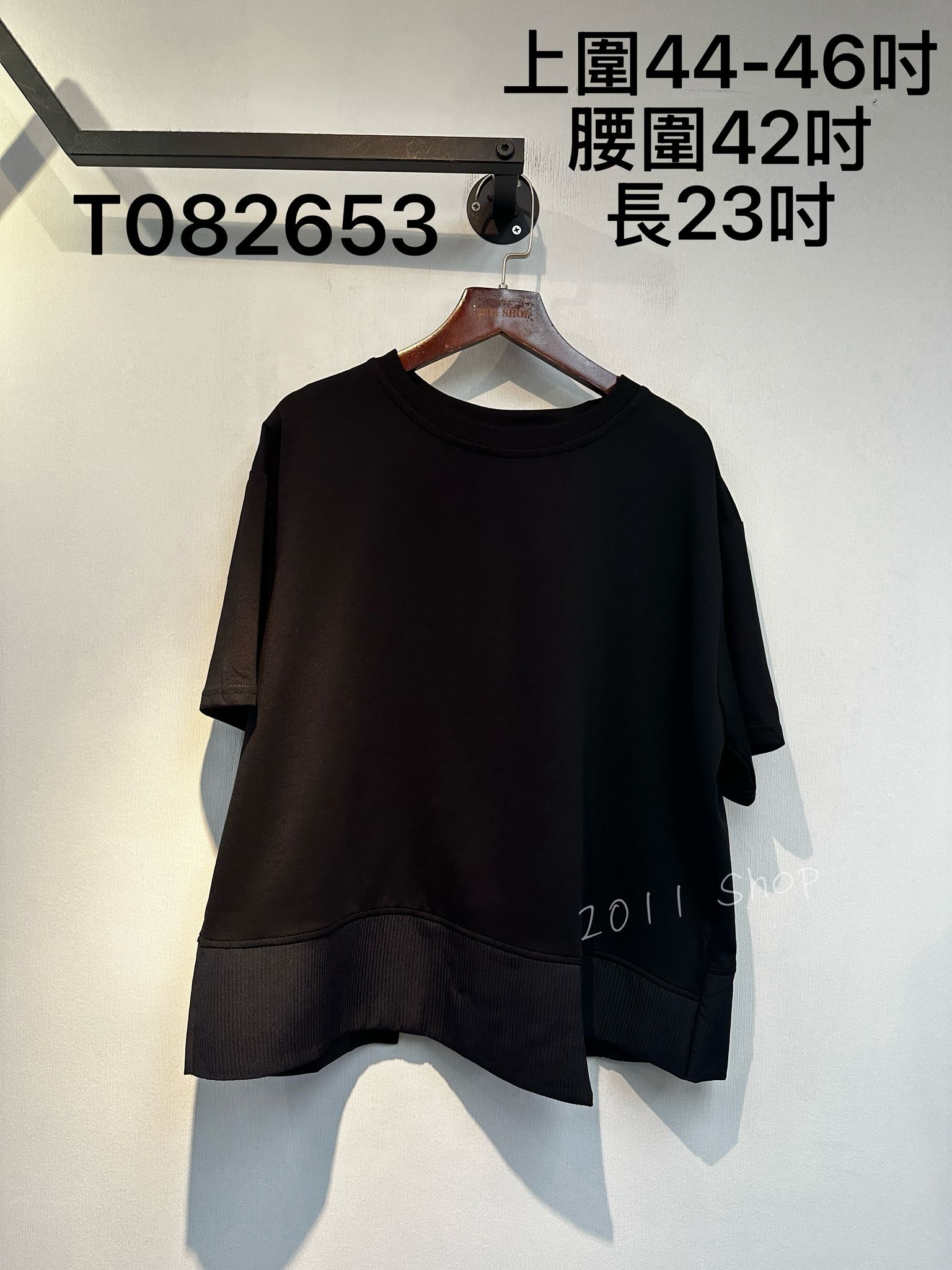 背面假拉鏈拼布短袖TOP  上圍44-46吋 腰圍42吋 長23吋  T082653