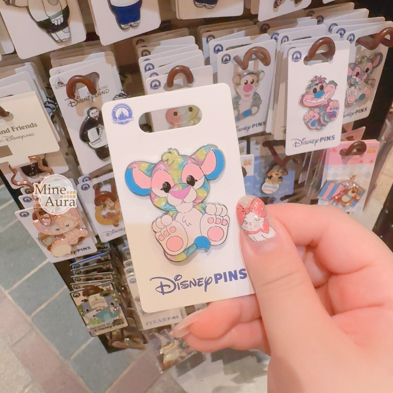 辛巴 Simba 坐姿 渲染貝殼紋 造型 徽章 PIN 獅子王 The Lion King -香港迪士尼樂園