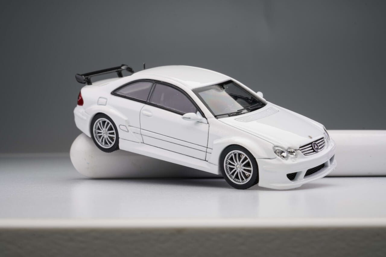 PO-$150 * FINE MODEL * 1:64 MERCEDES BENZ AMG CLK DTM WHITE