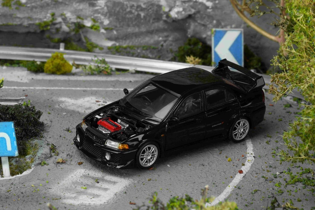 PO-$140 * MOTORHELIX * 1:64 MITSUBISHI LANCER EVOLUTION V GSR PYRENEES BLACK PEARL