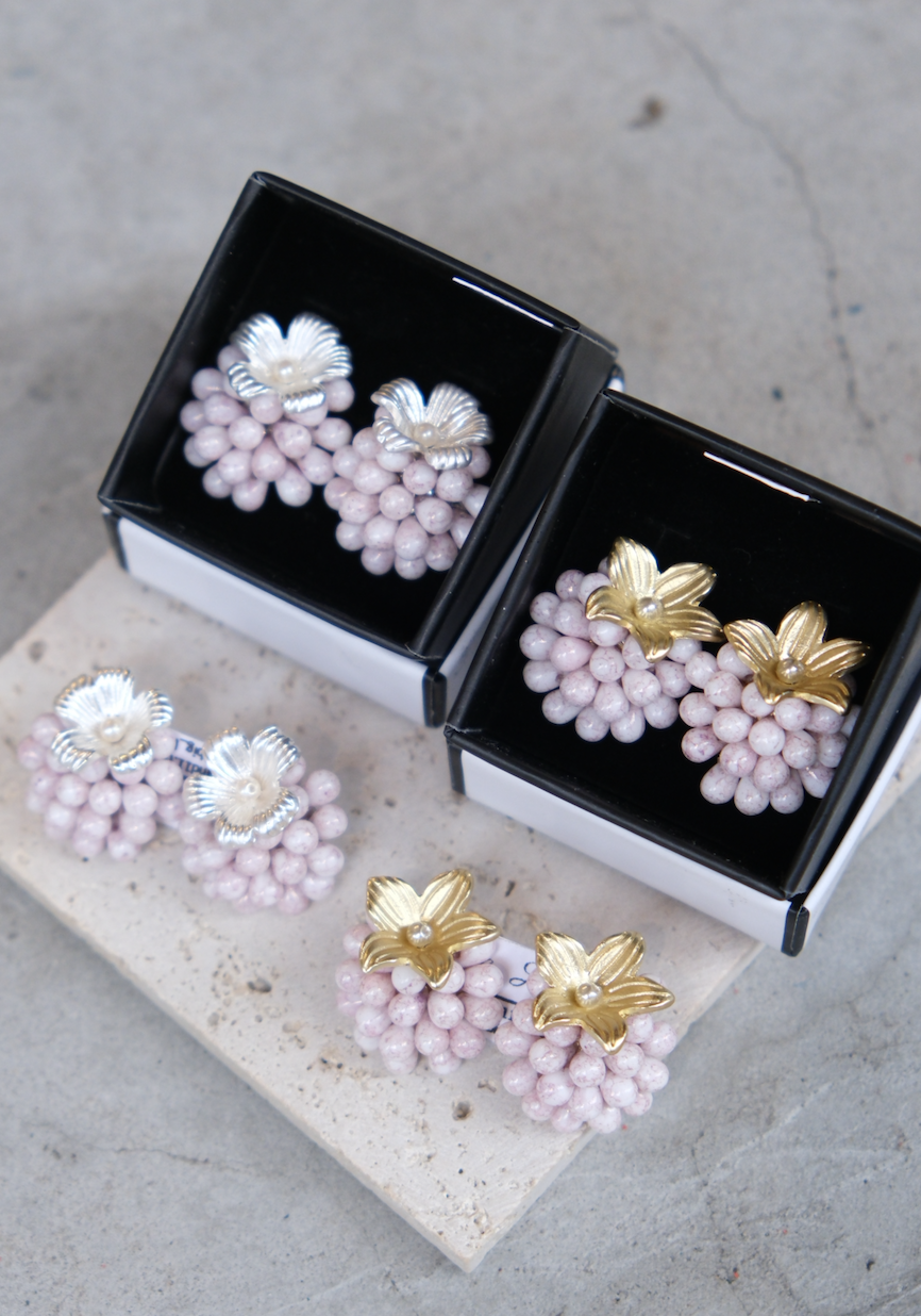 [Big Land] 粉捷克玻璃花朵 | 耳針 | NO.437