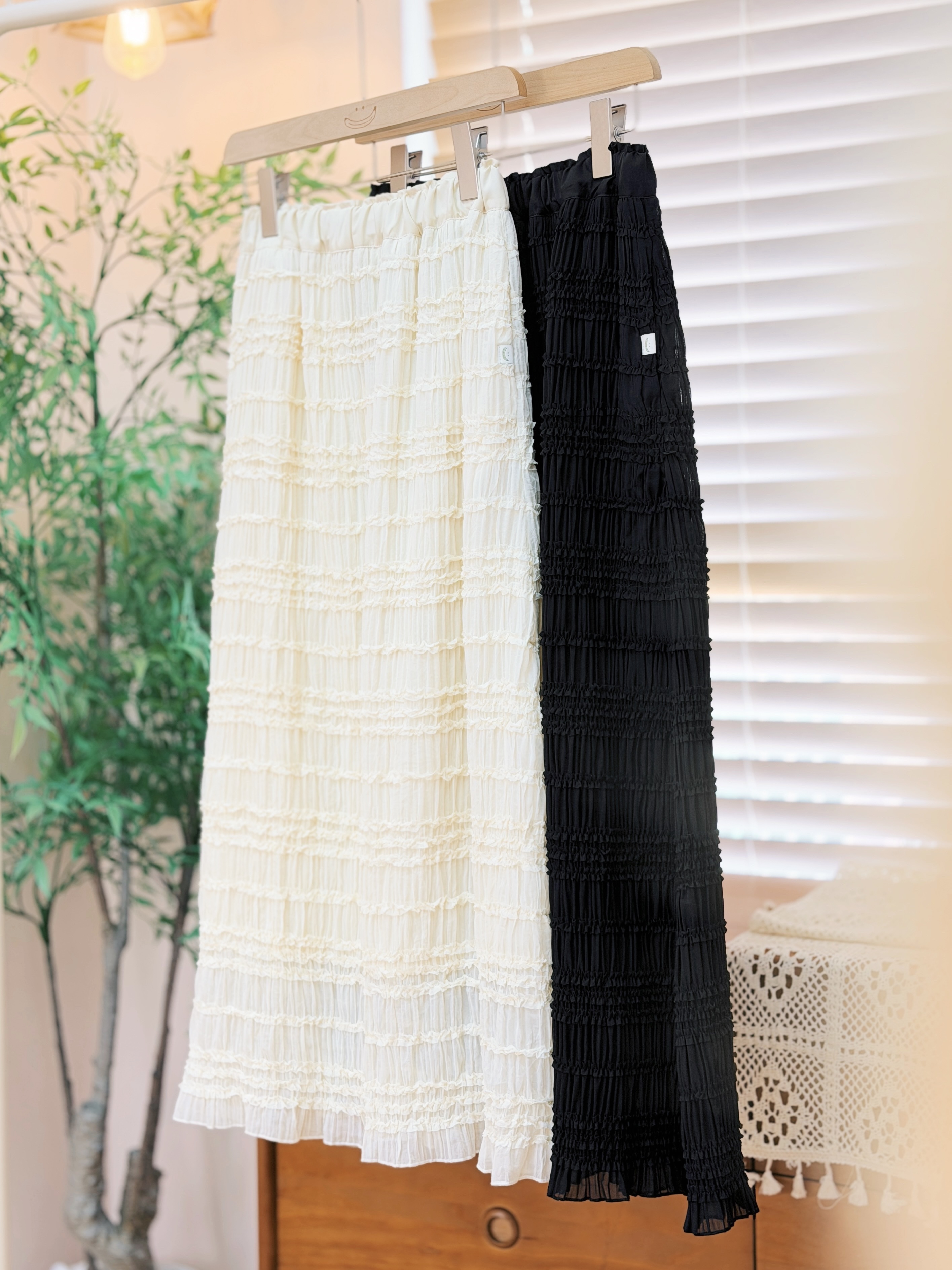 兩色 / 溫柔感荷葉皺褶半身裙 / Shirred Texture Ruffle Skirt