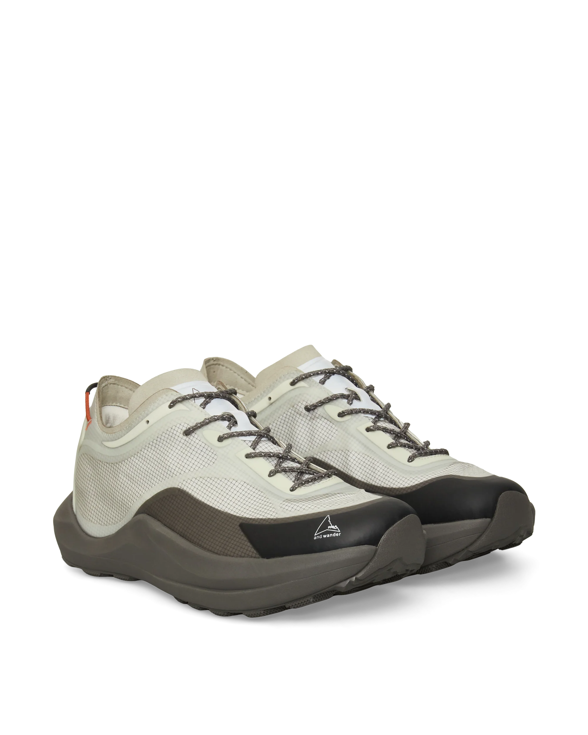 and wander x ROA｜Sella "Off White Black"