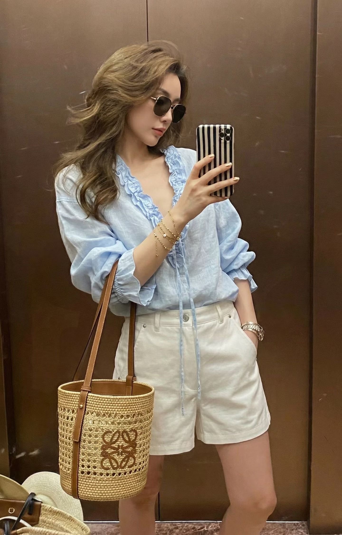 天空藍荷葉滾邊V領織帶上衣-F (Elegant & Love)