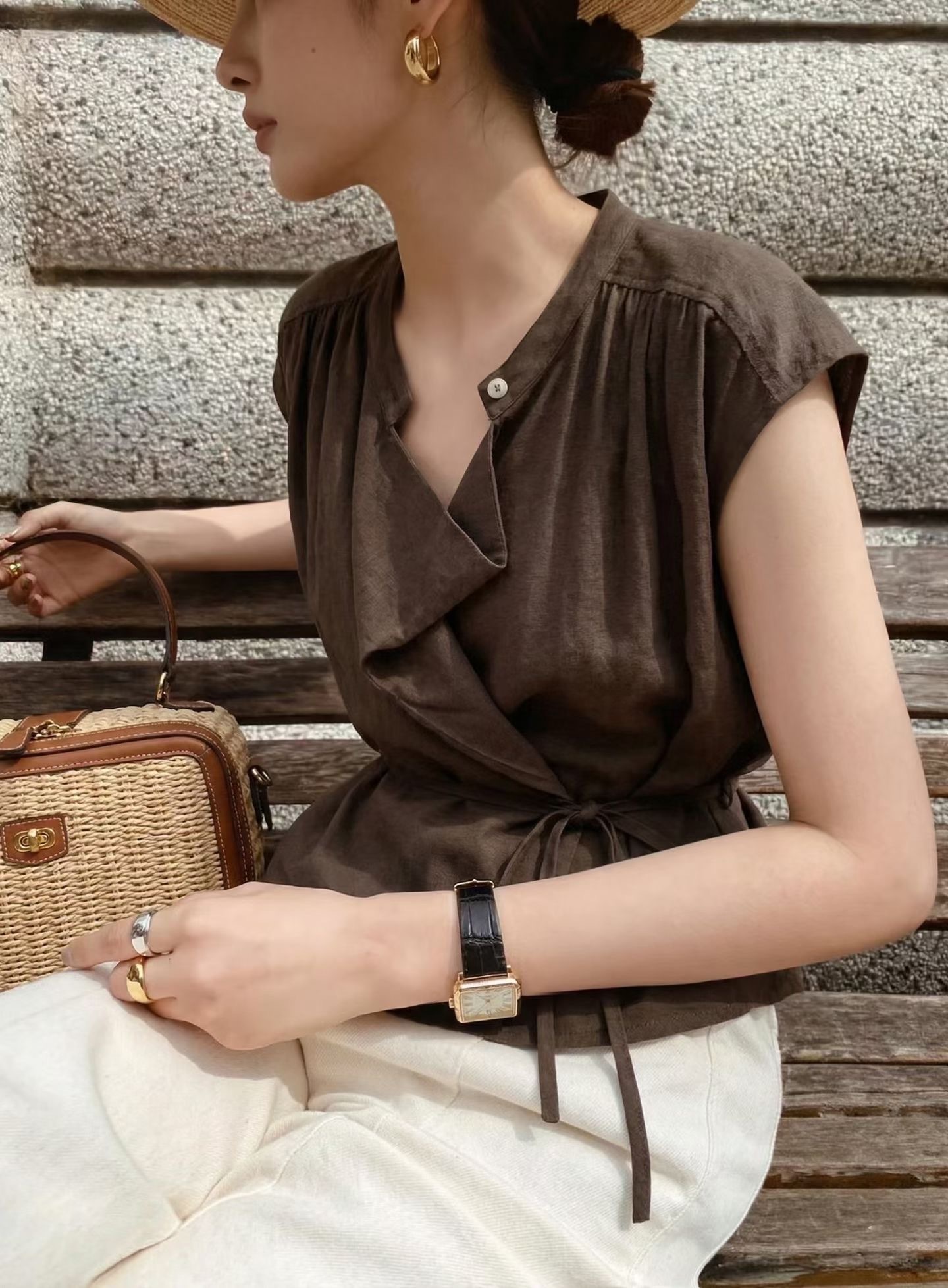 巧克力色附綁帶造型垂墜感背心上衣-S-XL (Elegant & Love)