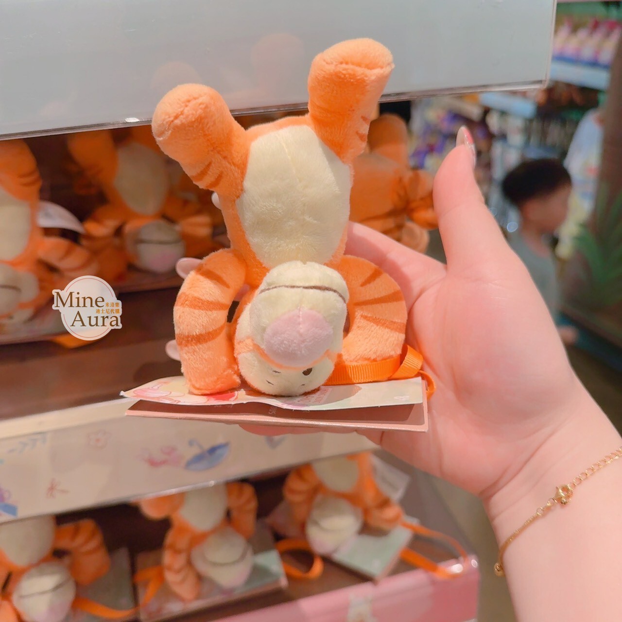 小熊維尼與好友們 甜蜜旅程 跳跳虎 Tigger 倒立造型 磁鐵 坐肩 絨毛 娃娃 公仔 -香港迪士尼樂園