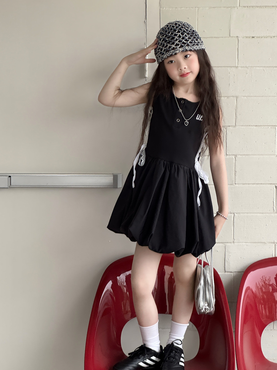 運動風黑色拼接縮腰花苞裙