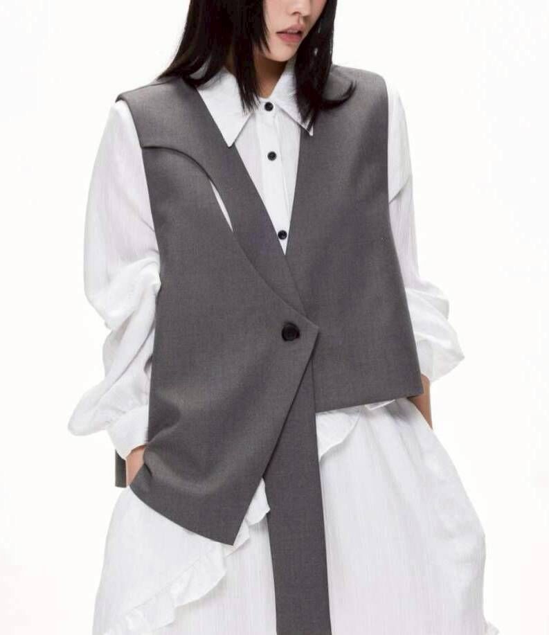 【現貨】V領單扣西裝馬甲｜俐落有型・顯腰顯瘦百搭款