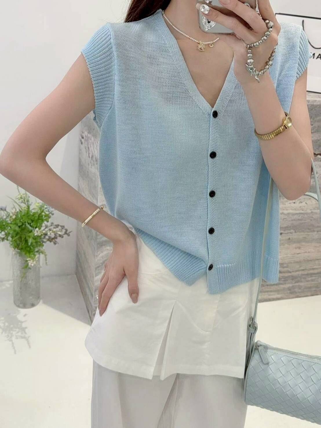 【現貨】V領排扣針織背心｜輕薄透氣・慵懶清爽夏日款