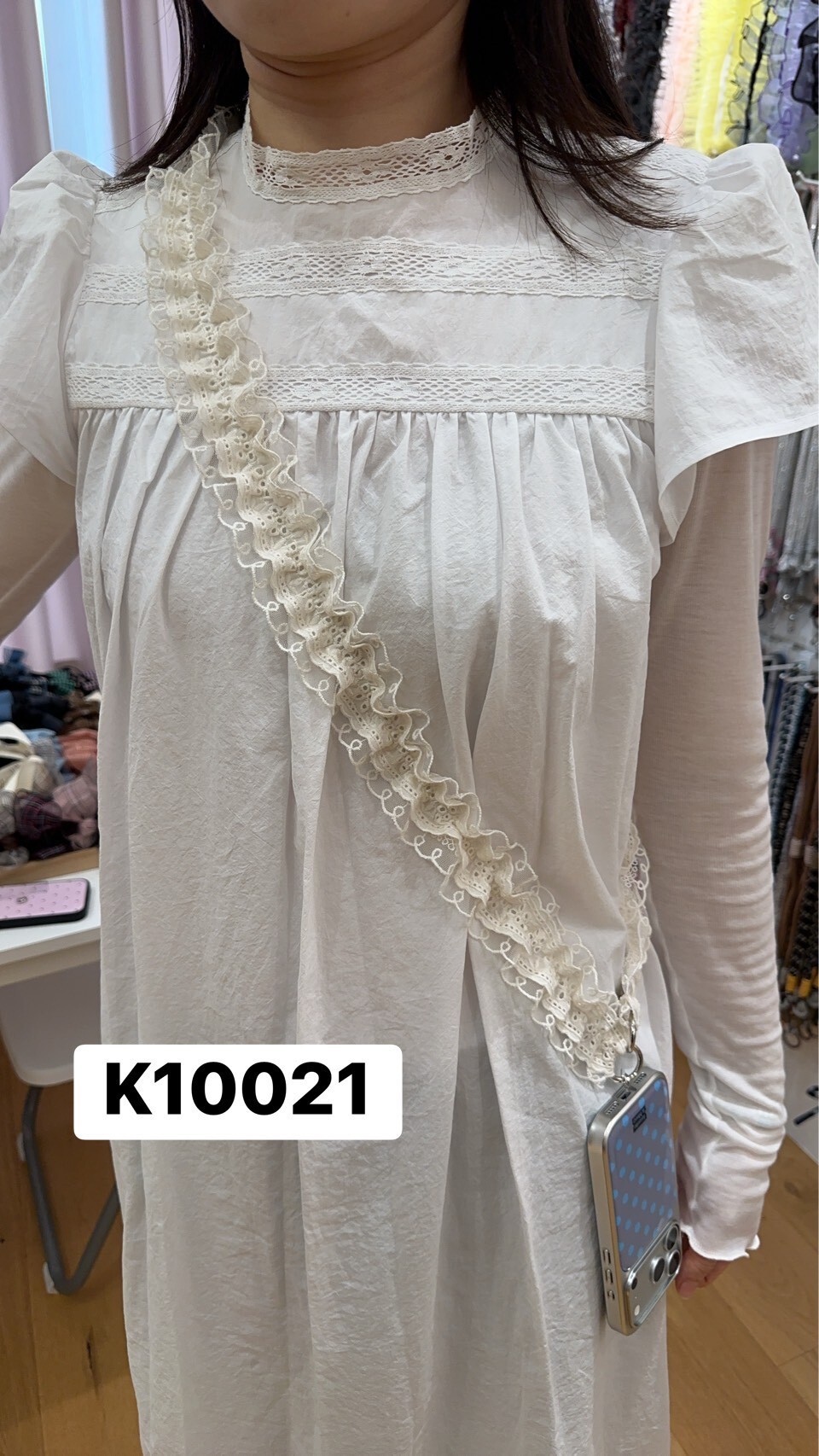 K10021燒花蕾絲長手機背袋(杏)