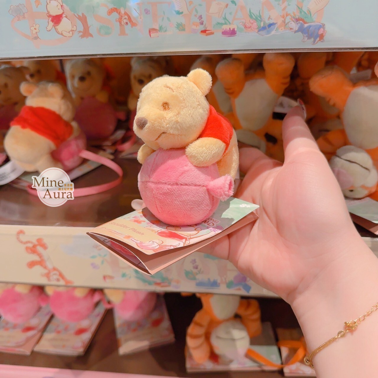 小熊維尼與好友們 甜蜜旅程 小熊維尼 Winnie the Pooh 抱氣球 造型 磁鐵 坐肩 絨毛 娃娃 公仔 -香港迪士尼樂園