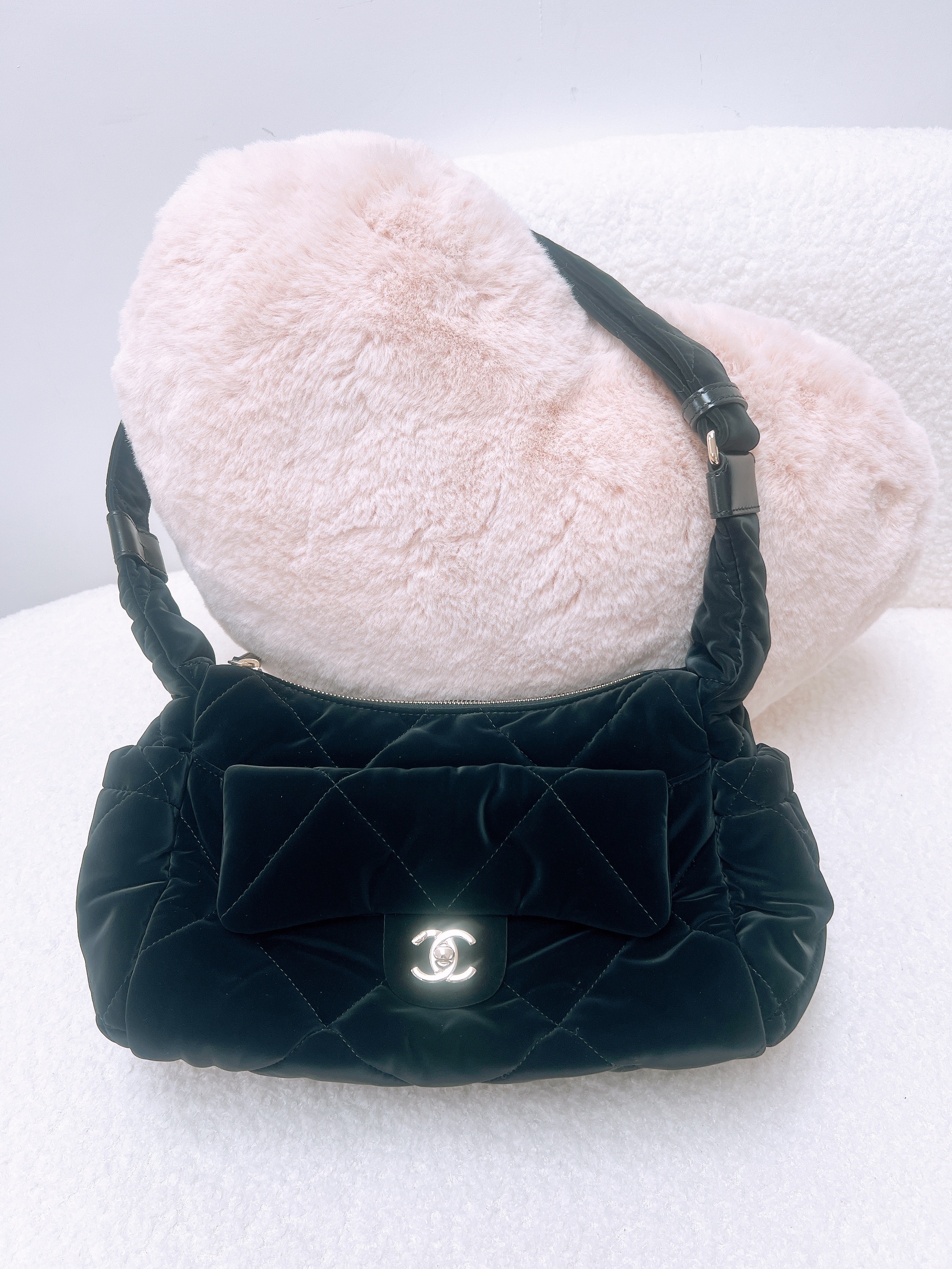 *Unused* Chanel 25n coco neige hobo (velvet-effect nylon)
