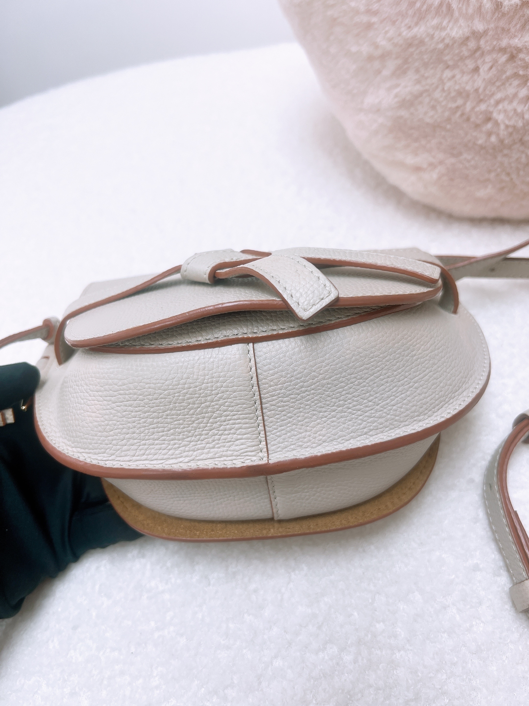 Loewe gate dual mini (light beige)