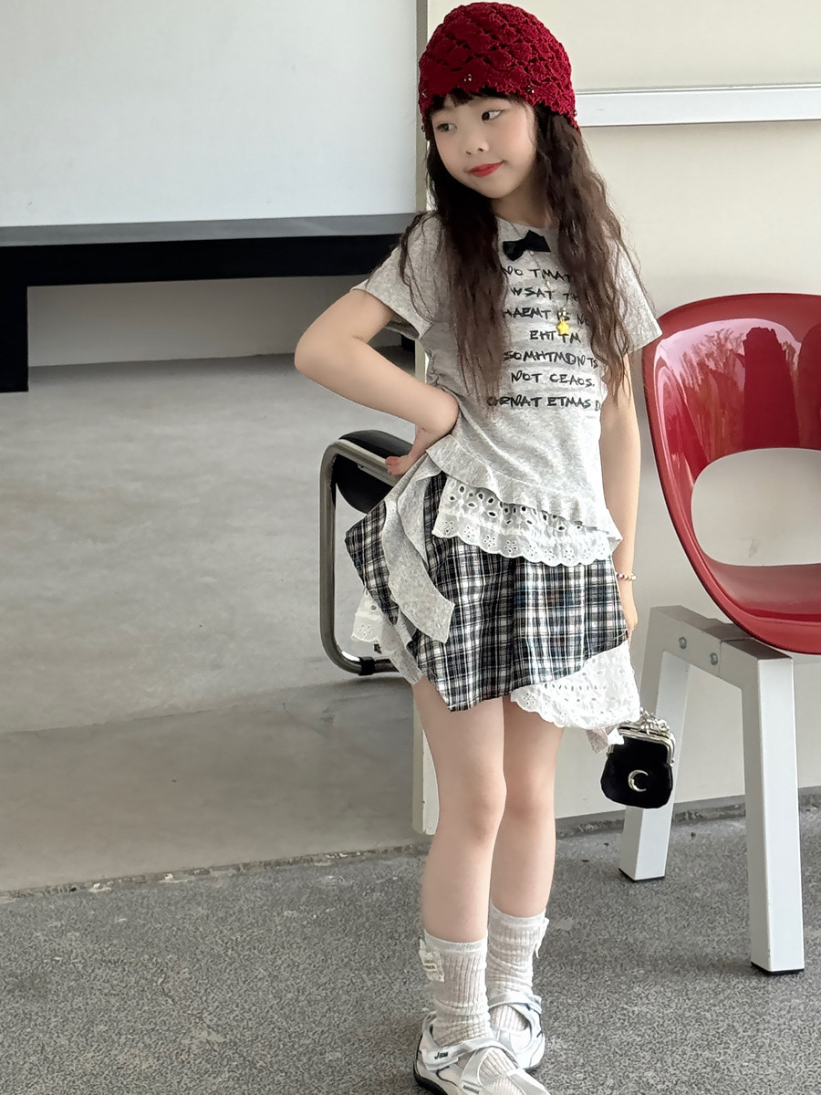 不規則蕾絲拼接短裙