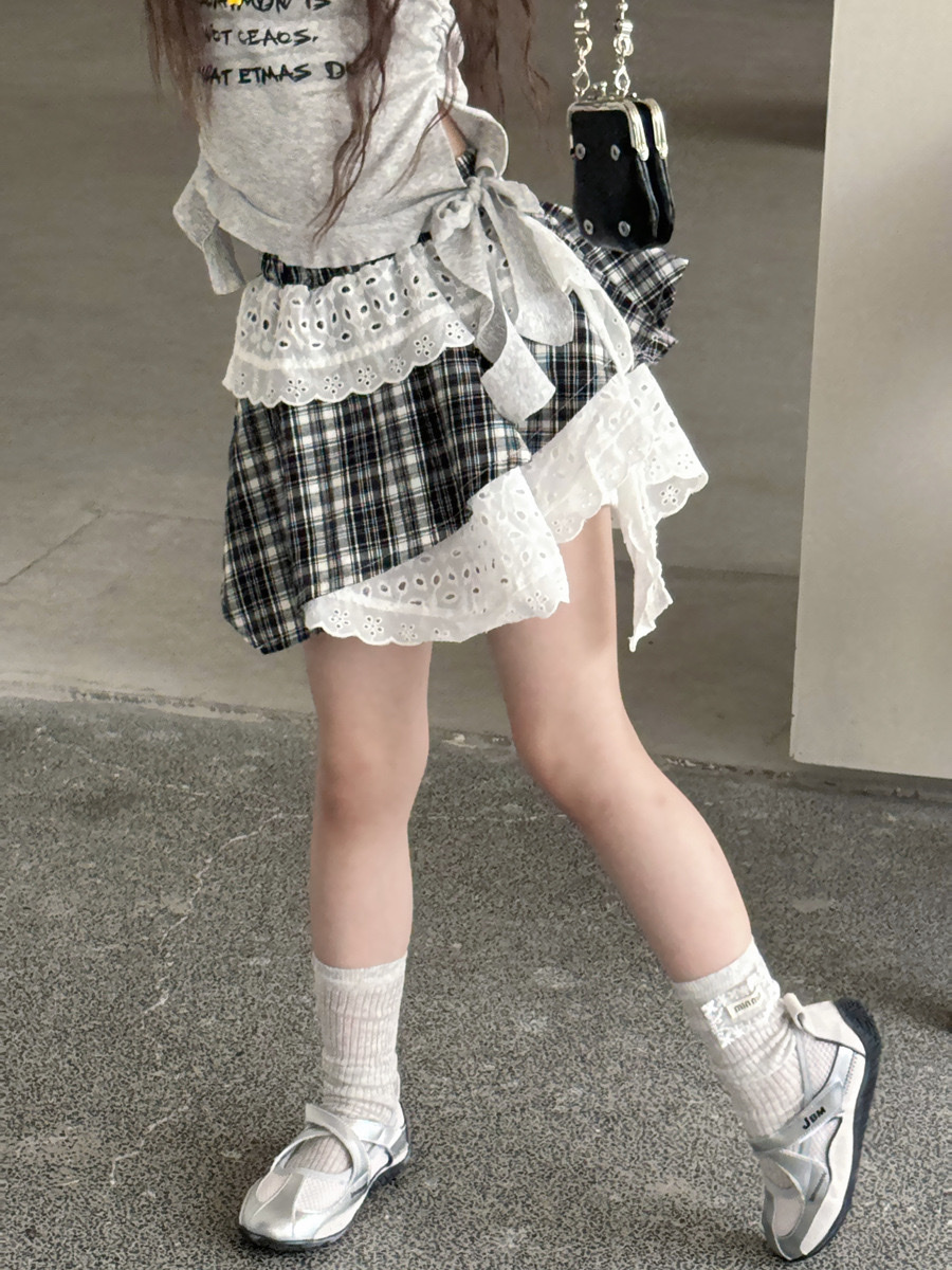 不規則蕾絲拼接短裙