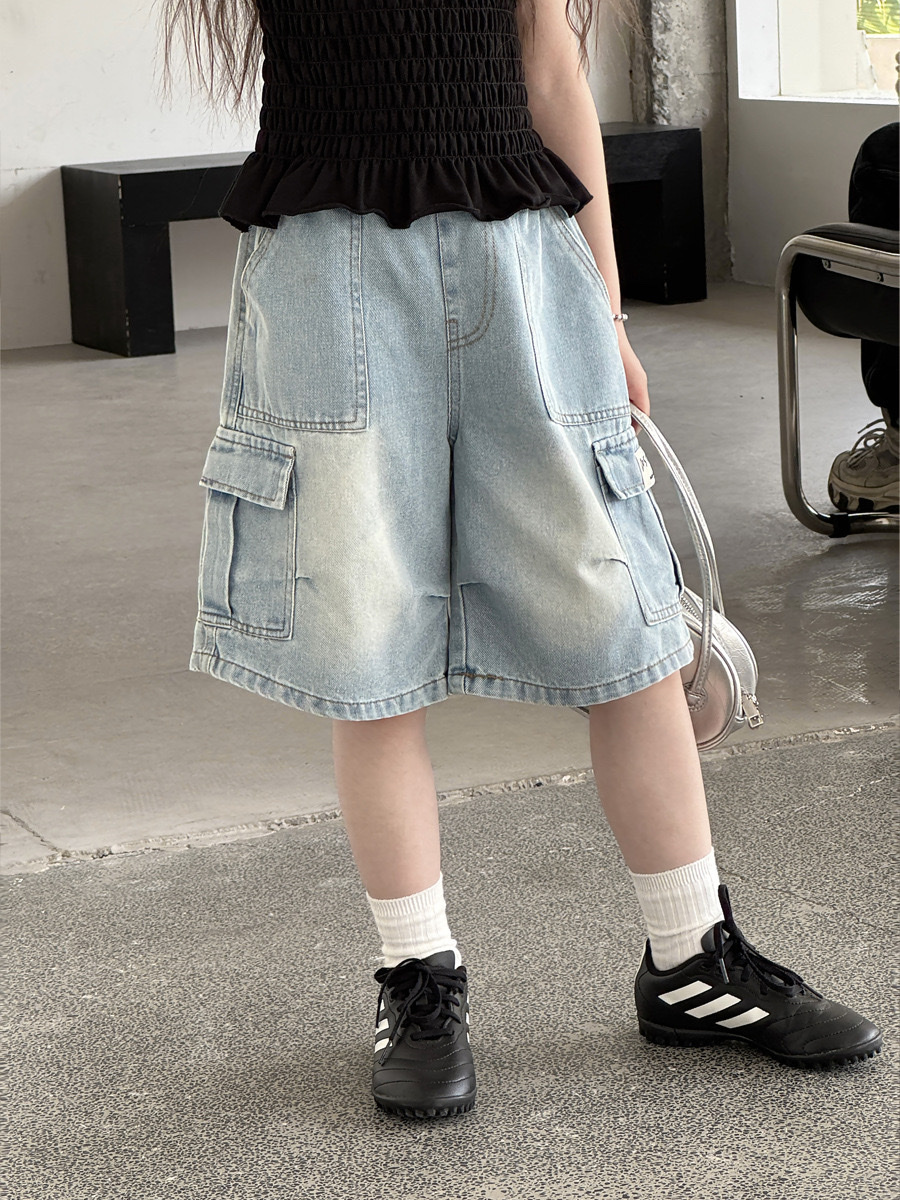 男女寶都可以的寬鬆字母工裝五分褲