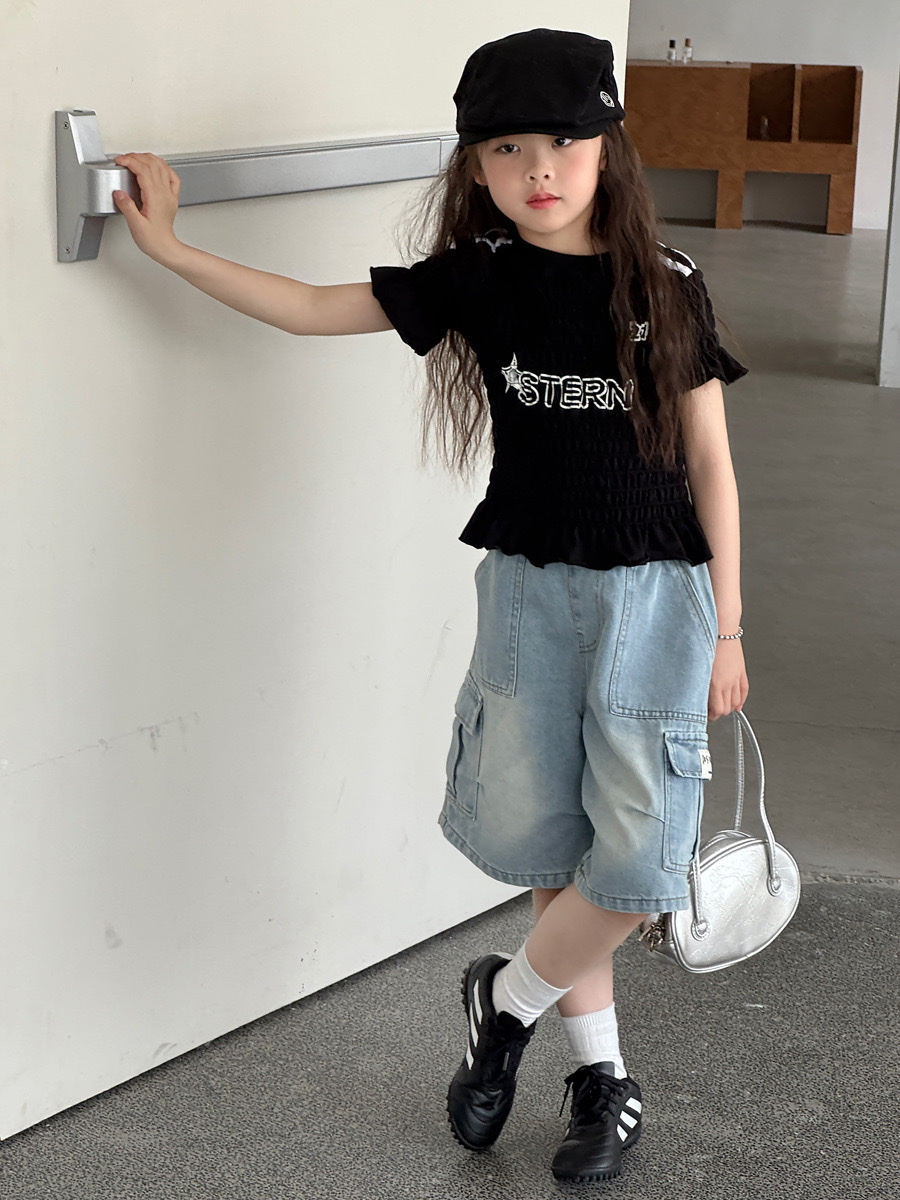 男女寶都可以的寬鬆字母工裝五分褲