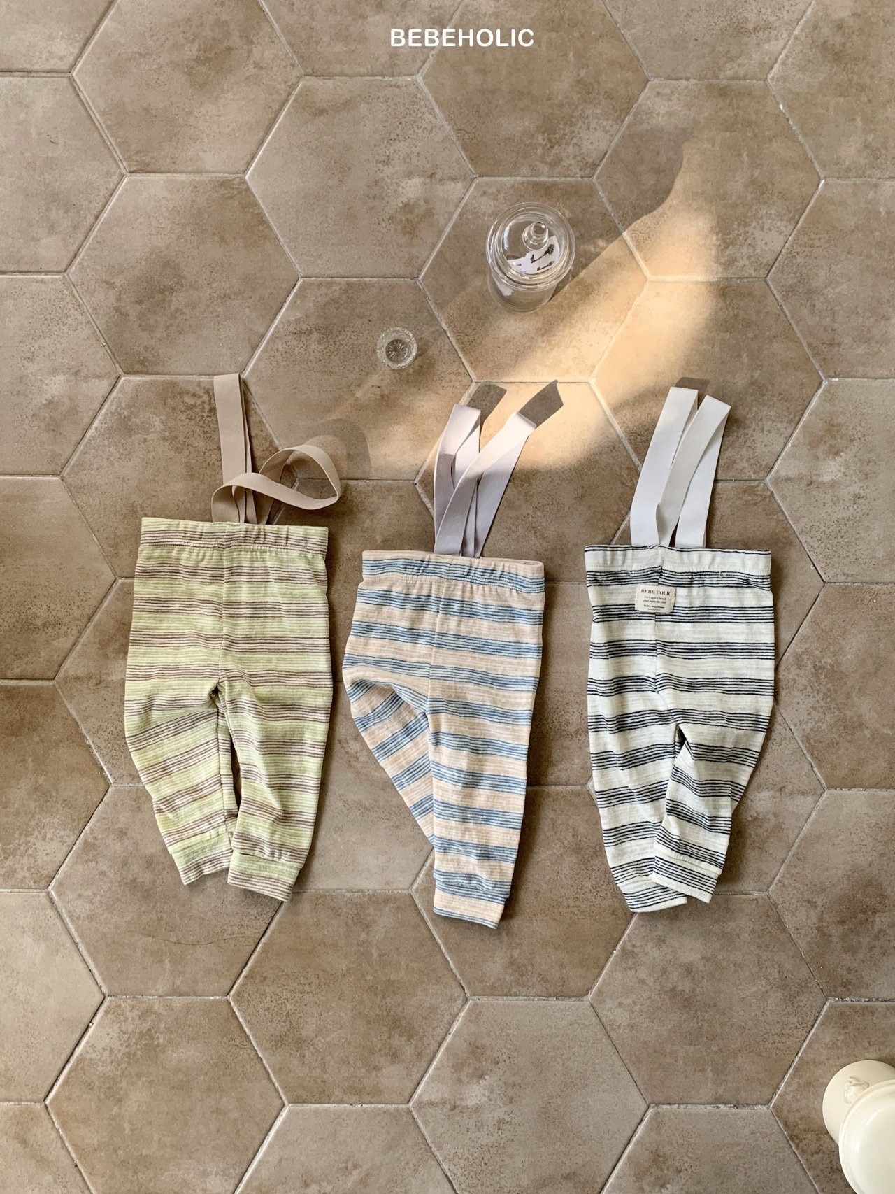 Bebe Holic Sketch Suspender Leggings