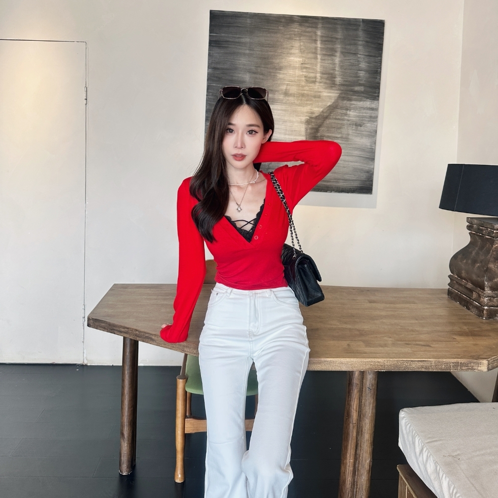 【微辣交叉】DOMISS蕾絲V領背心拼接上衣 修身上衣 顯瘦心機打底長袖 (現+預)