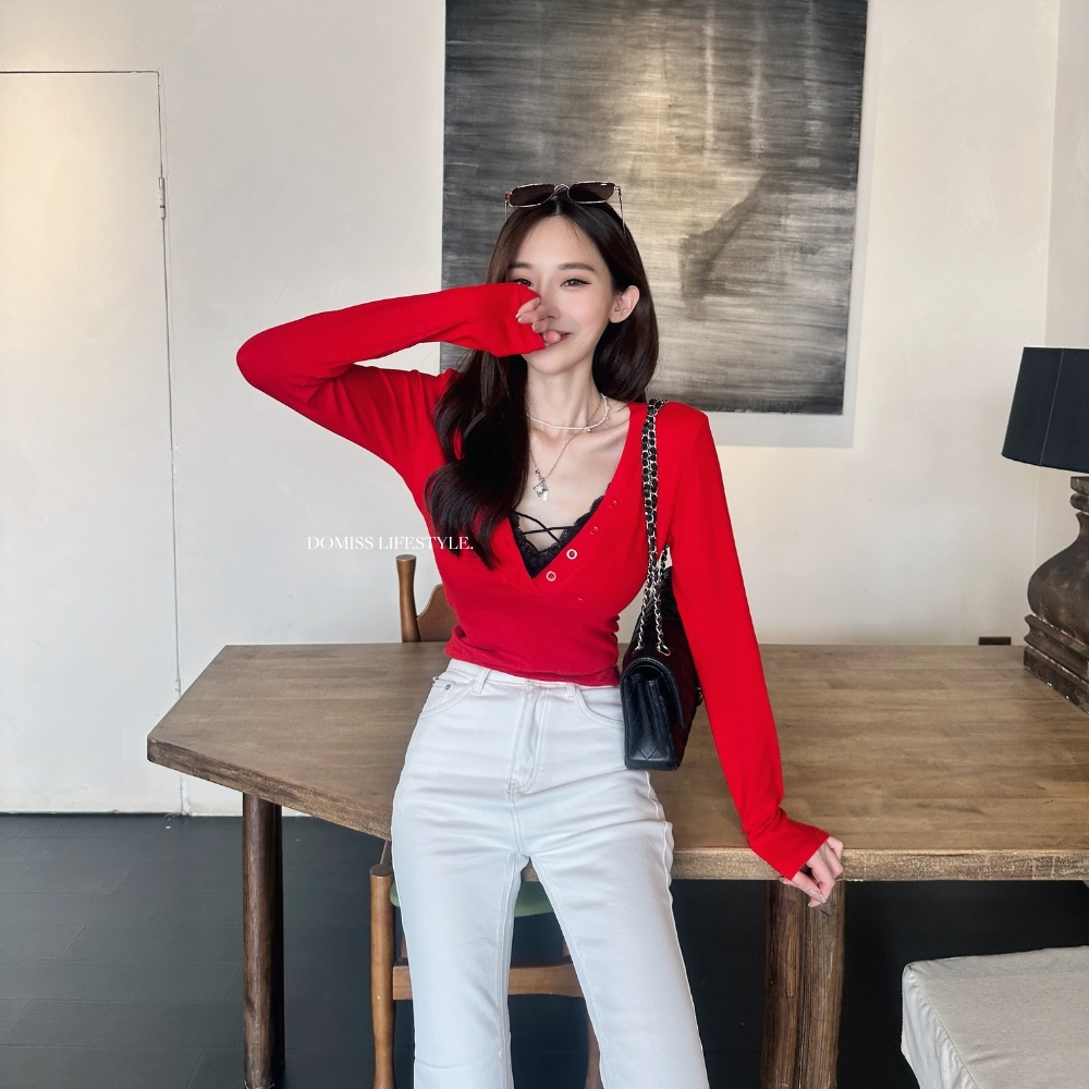 【微辣交叉】DOMISS蕾絲V領背心拼接上衣 修身上衣 顯瘦心機打底長袖 (現+預)