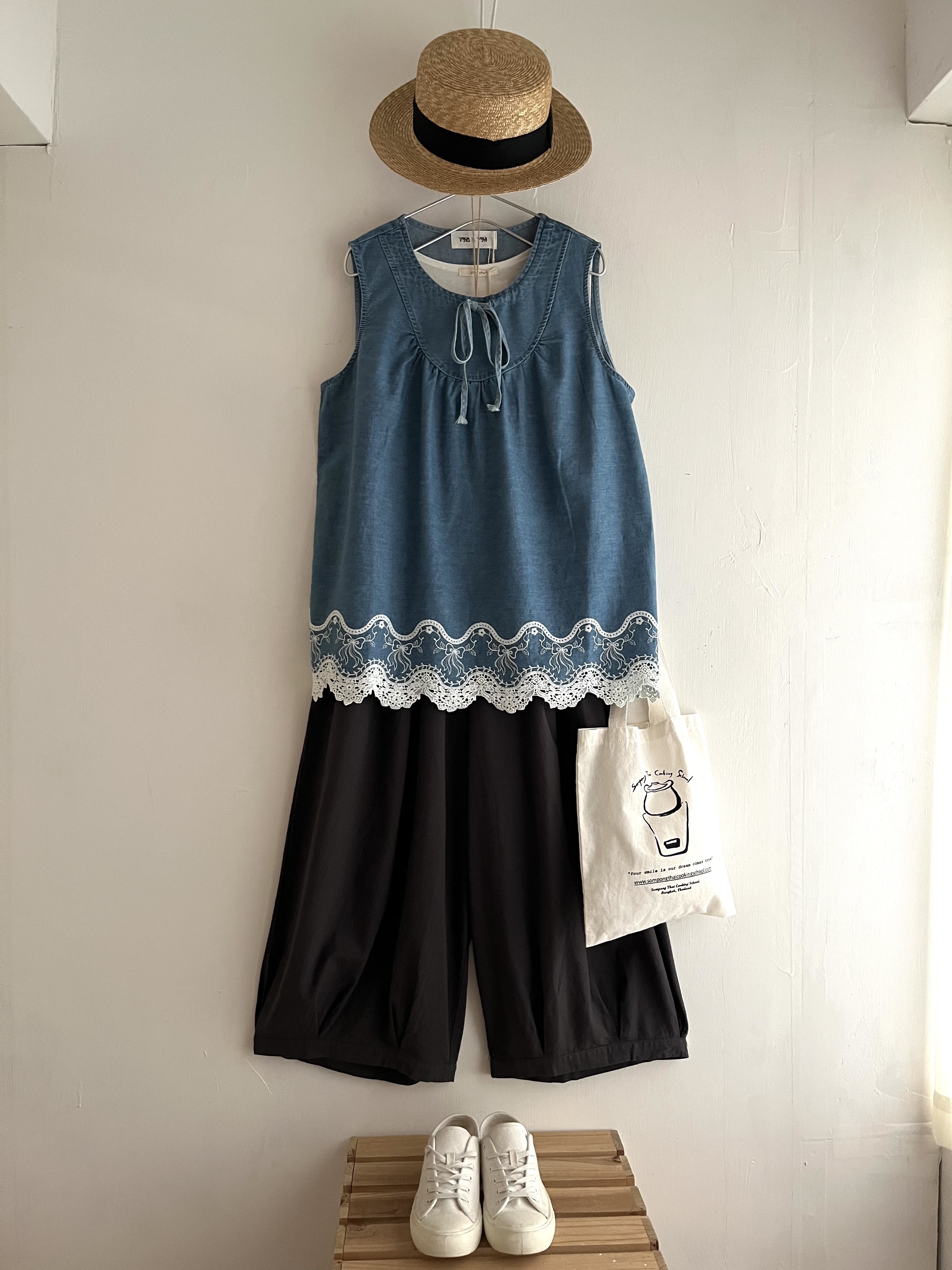 YUTA & TUTI藍色牛仔刺繡鈎花腳背心