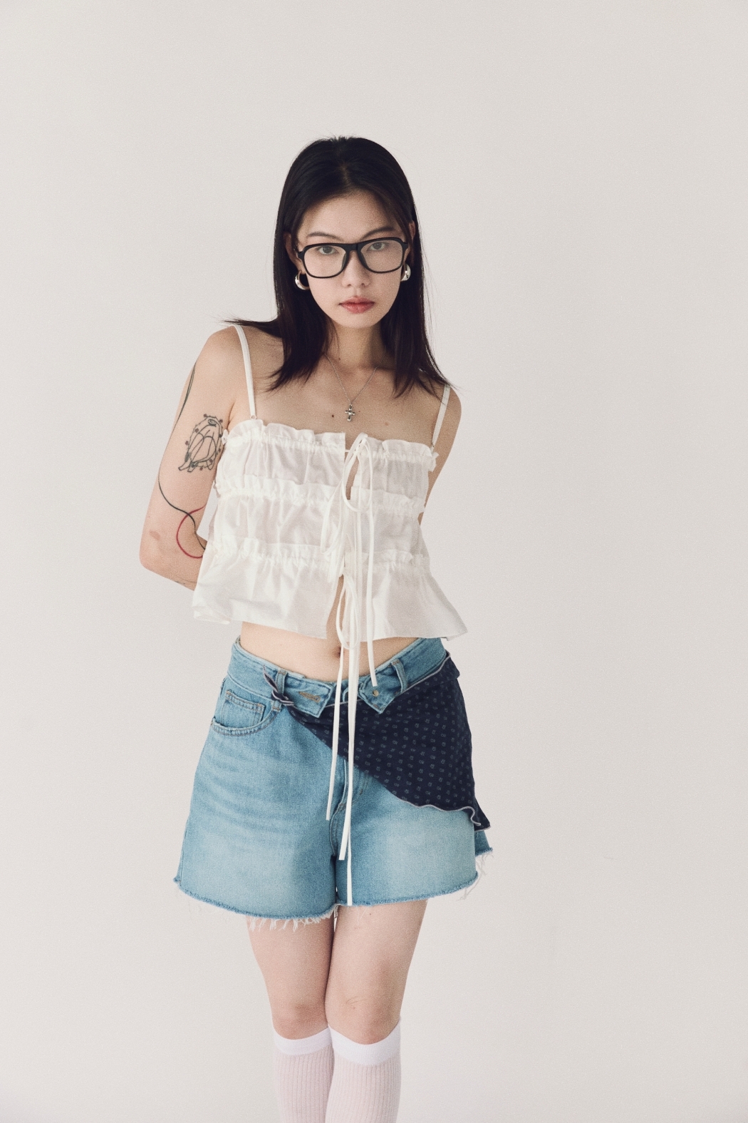 抓皺綁結兩穿平口上衣-白