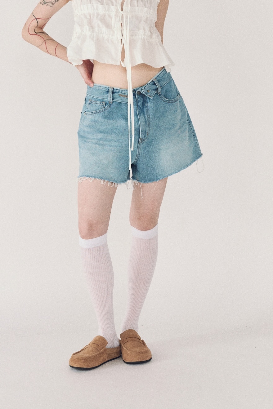 翻褶抽鬚牛仔短褲