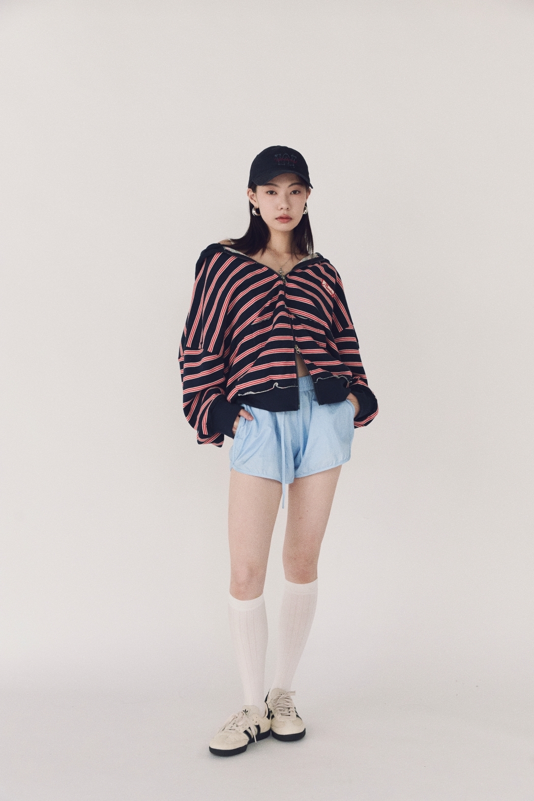 撞色徽章連帽外套-紅條紋