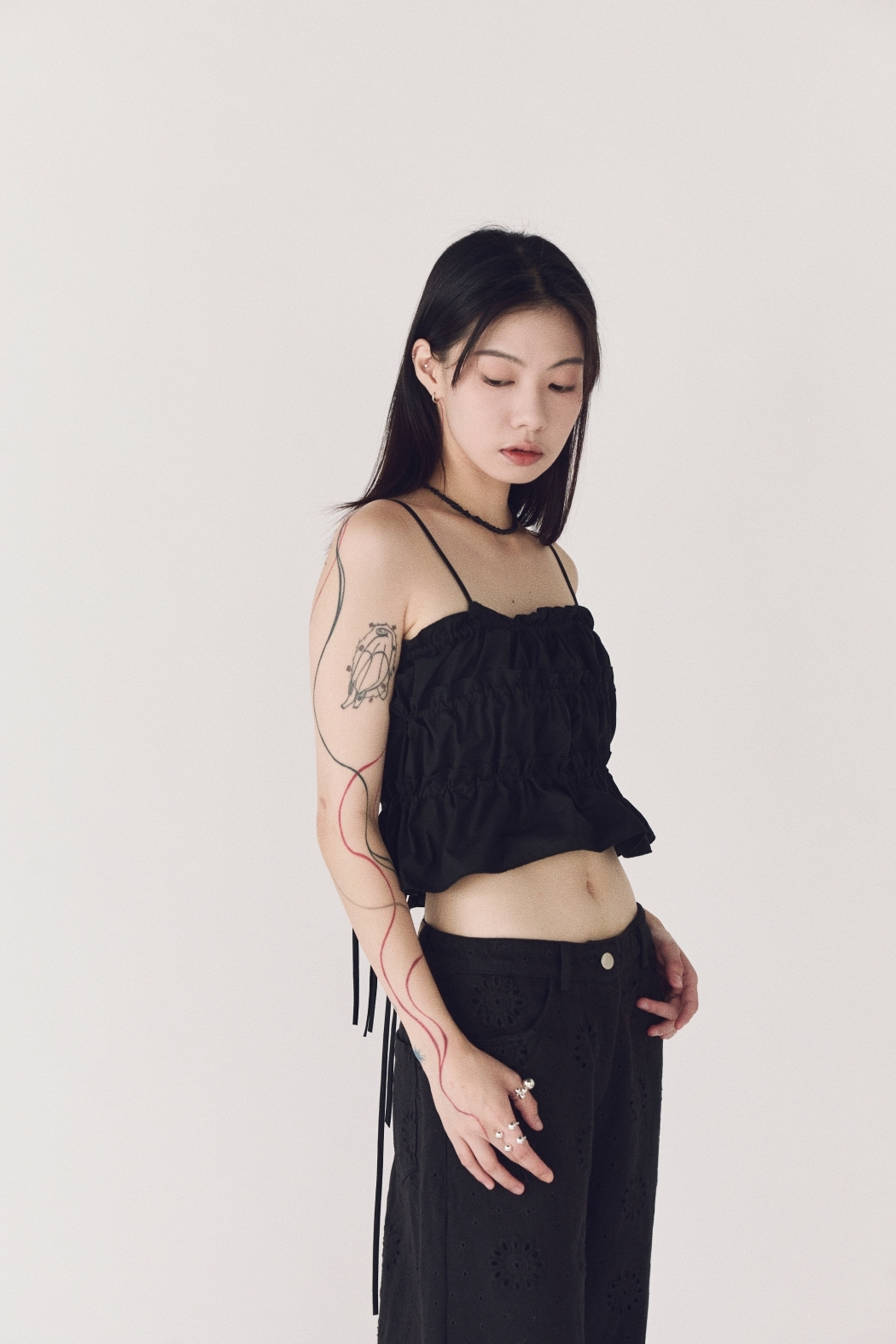 抓皺綁結兩穿平口上衣-黑