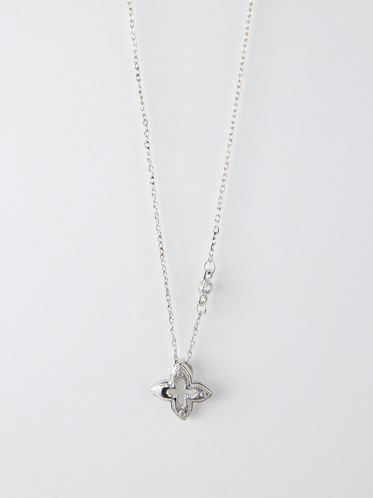 鏤空四葉草碎鑽項鍊