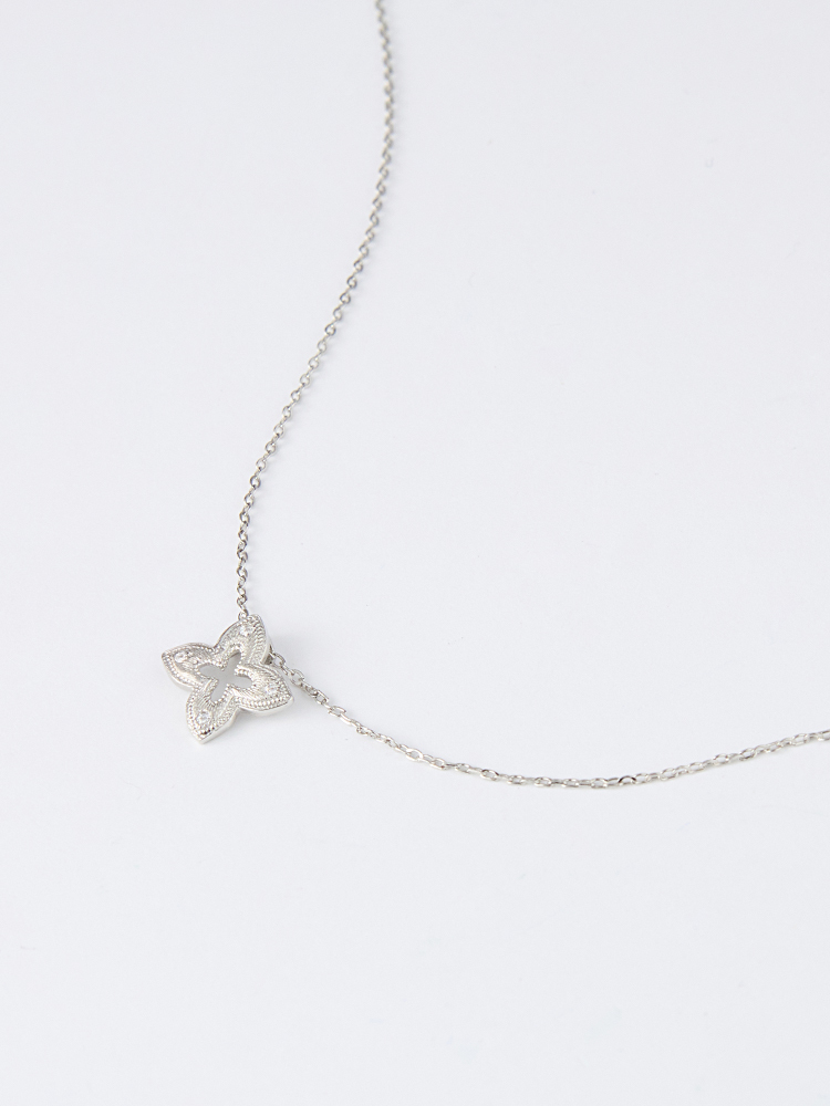 鏤空四葉草碎鑽項鍊