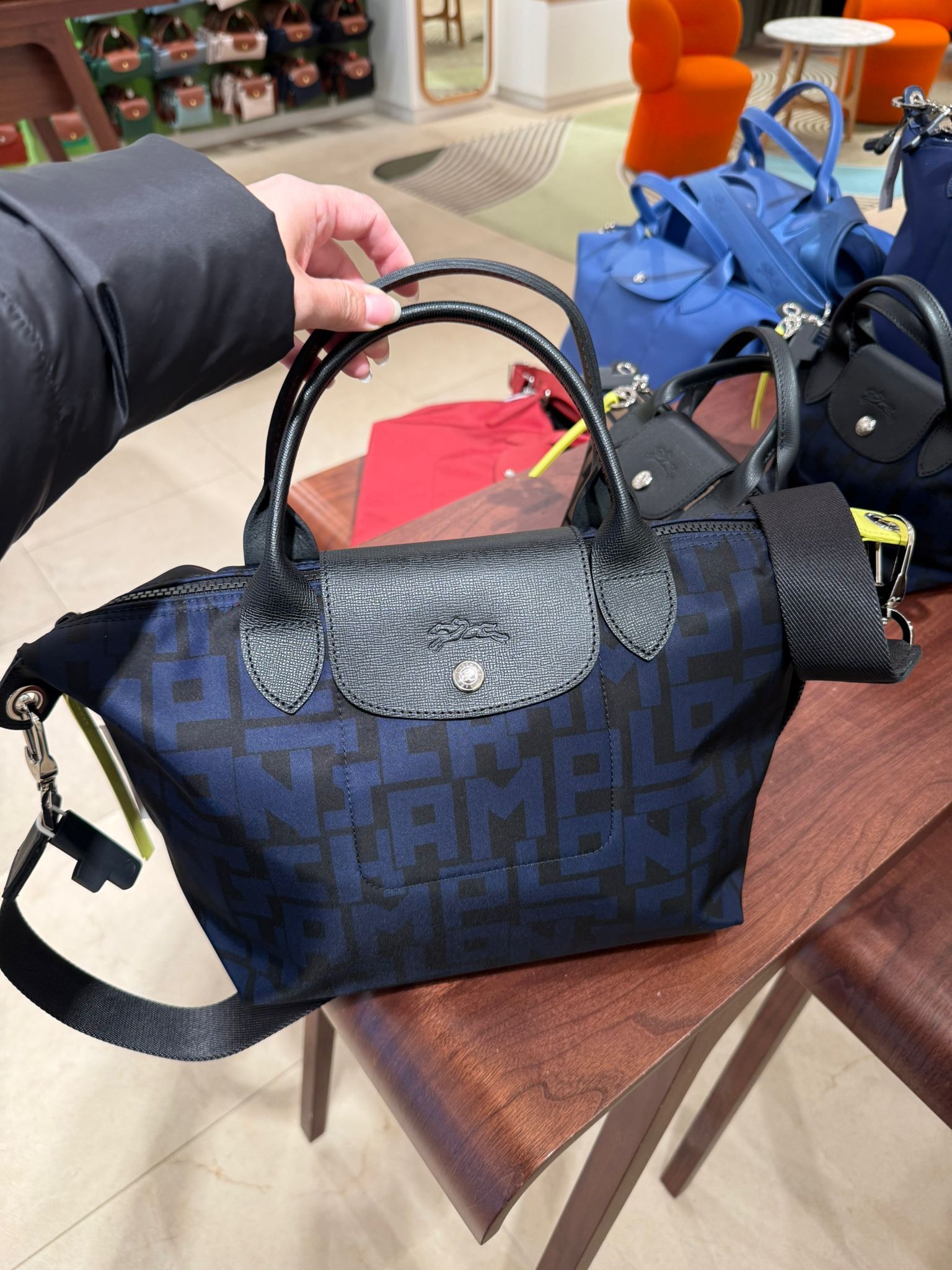 LYS01542 Longchamp 藍色滿版Logo兩用袋