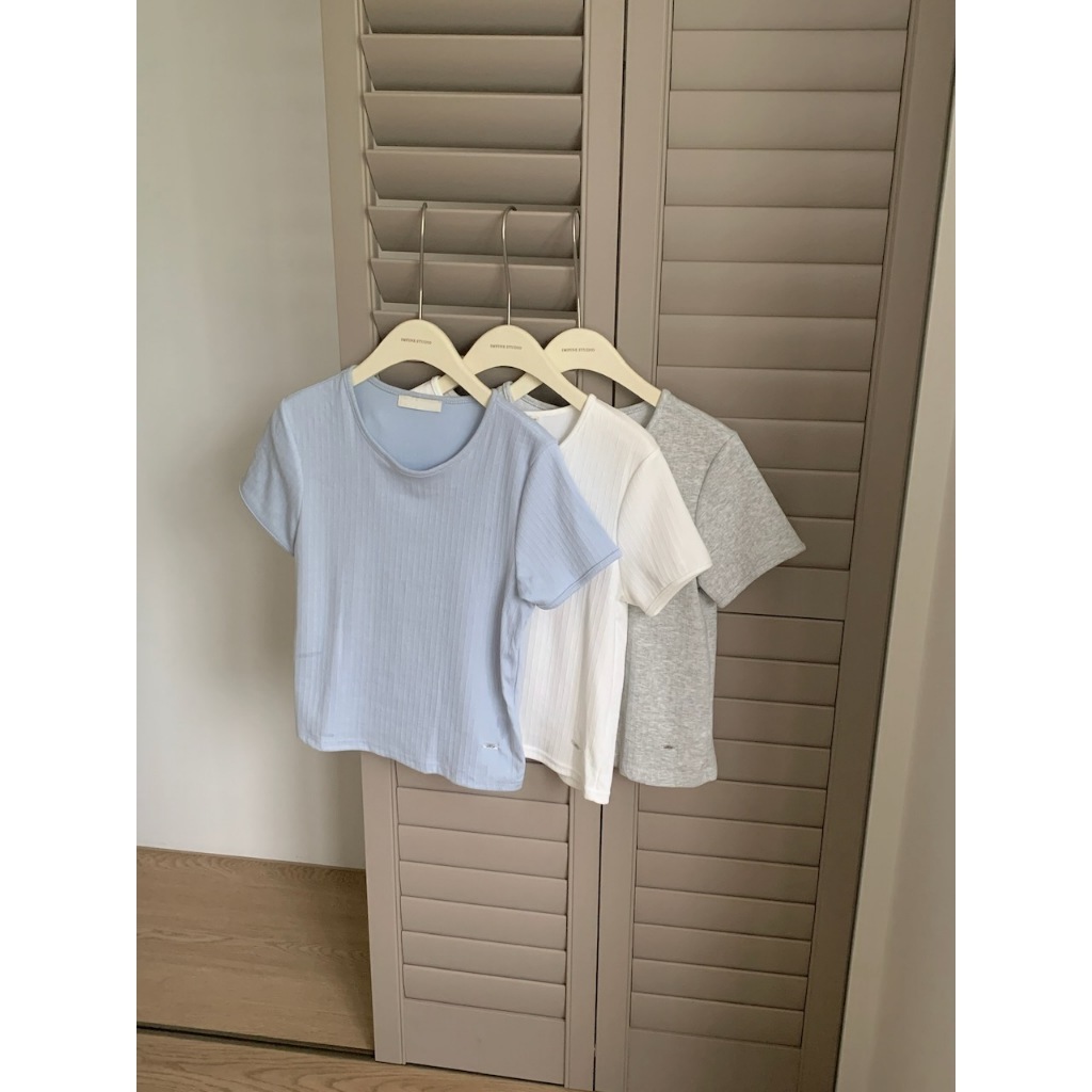 A09 小鐵標點綴 直坑條棉質素tee #9926