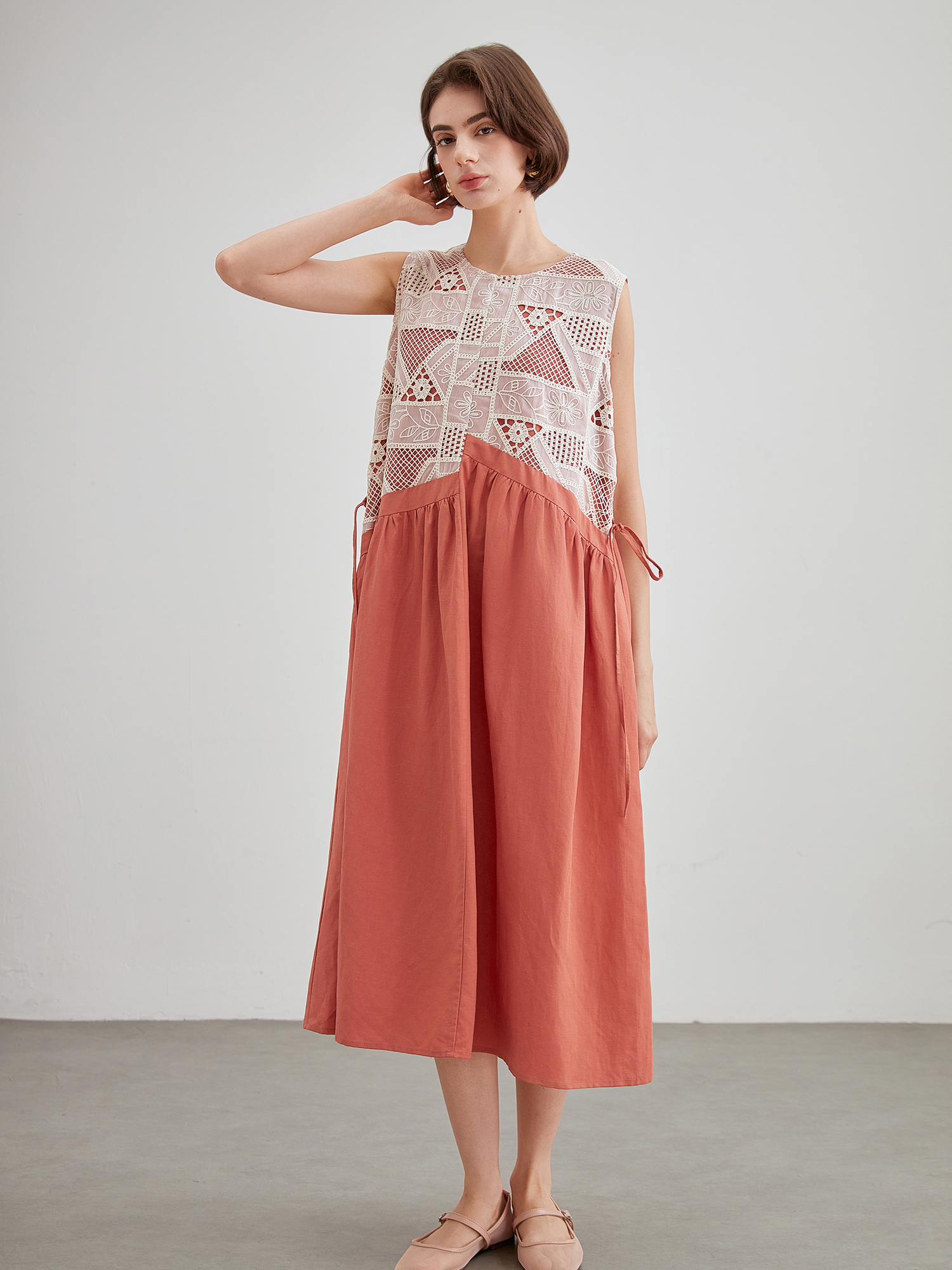 mi-tu 蕾絲拼接無袖連身裙