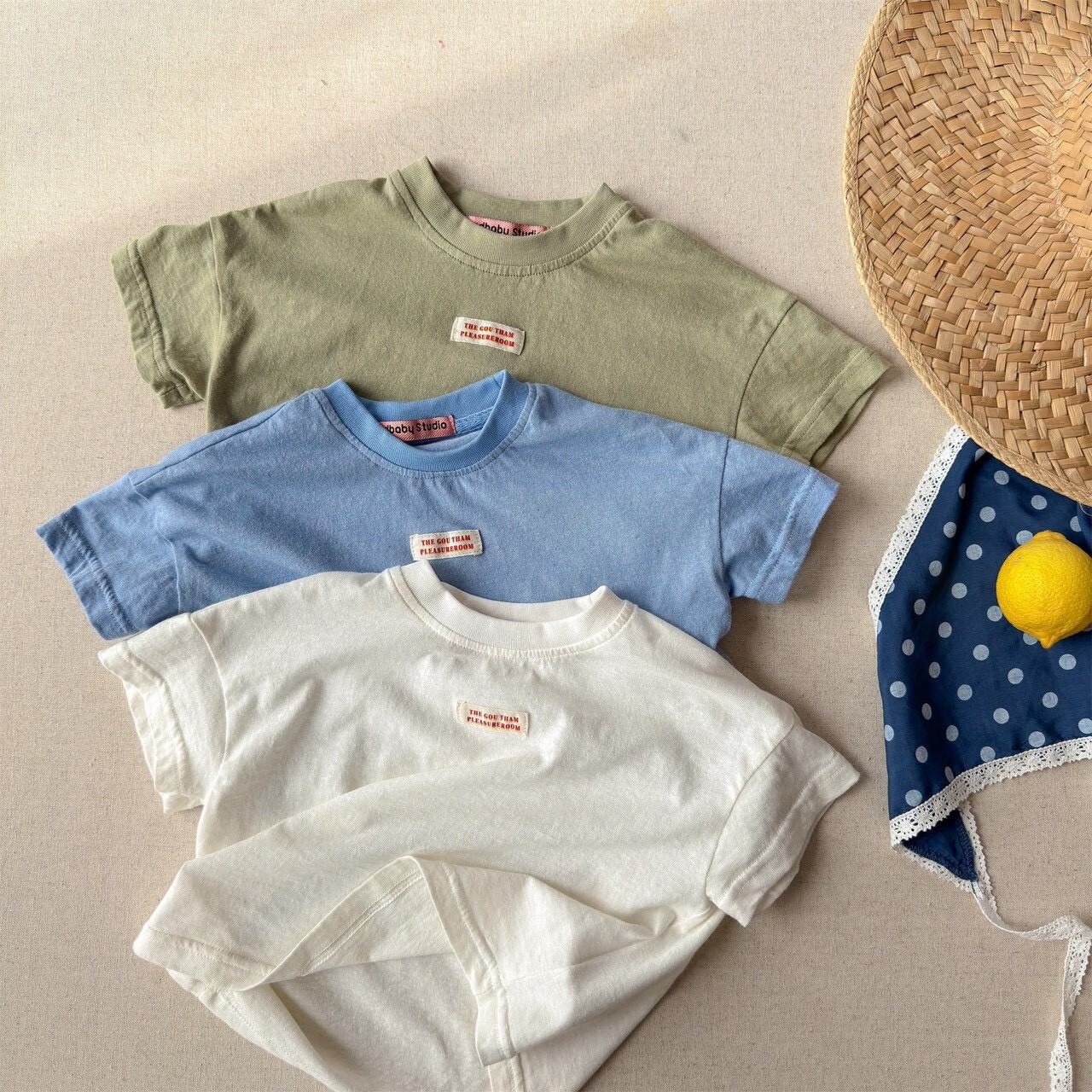 快樂空間胸前小布標簡約素TEEꕀꕀꕀ ＊可搭配不分男女百搭休閒牛仔短褲變套裝