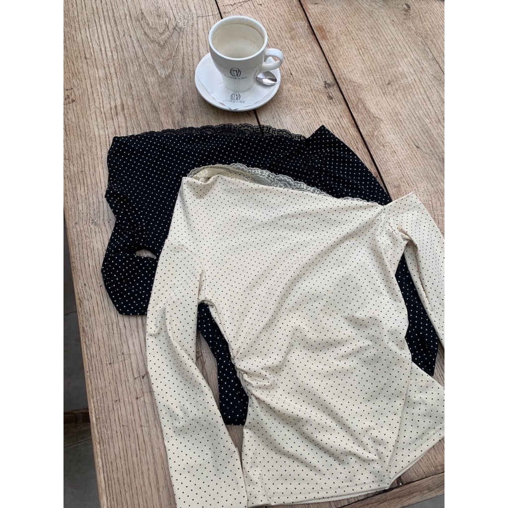 A10 波點甜心 蕾絲花邊斜肩上衣 #9928