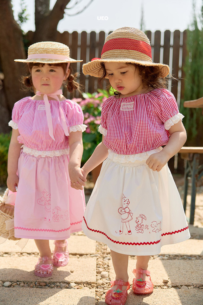 正韓夏UEO 兩色蕾絲小標格子短版花邊上衣