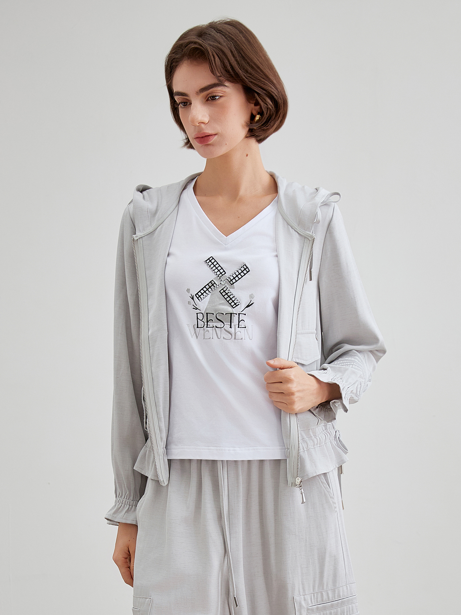 mi-tu刺繡印花V領T恤