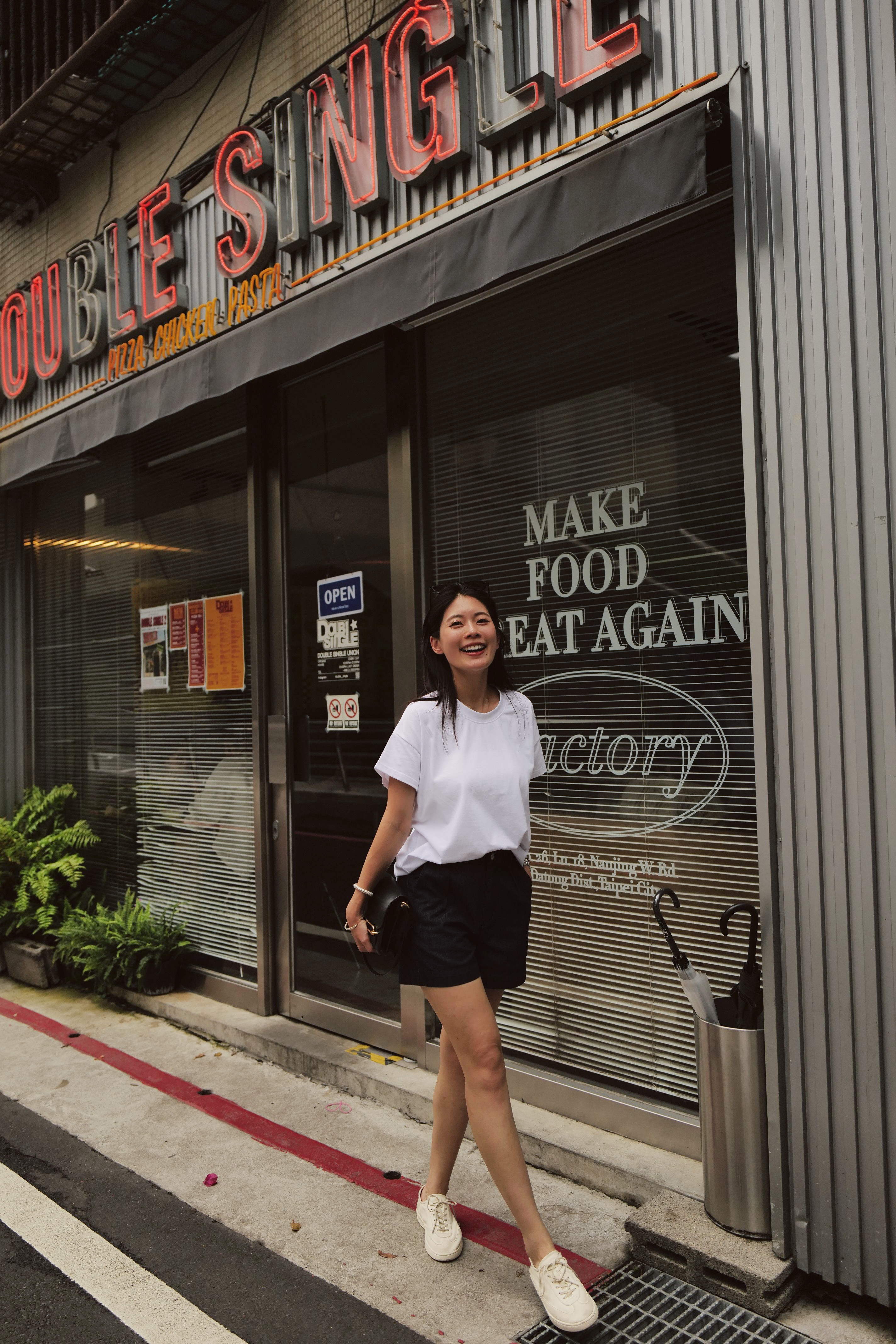 All day小落肩隨性素T-白