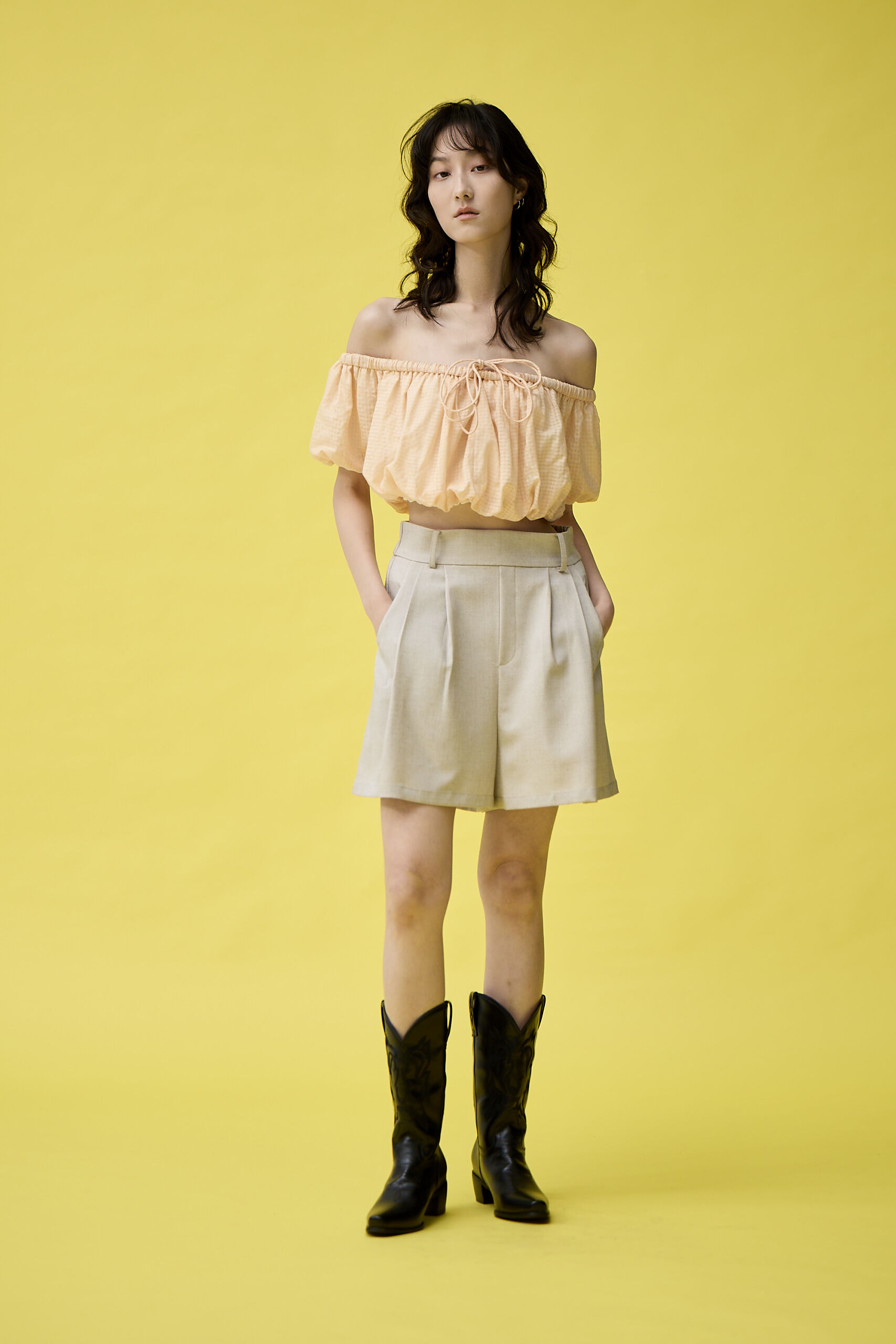 抽繩蓬袖短上衣