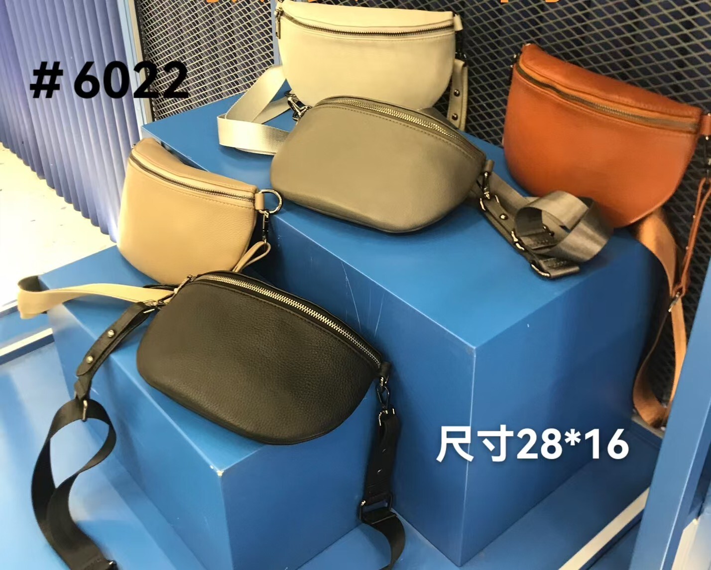 6022【日系牛皮胸包】