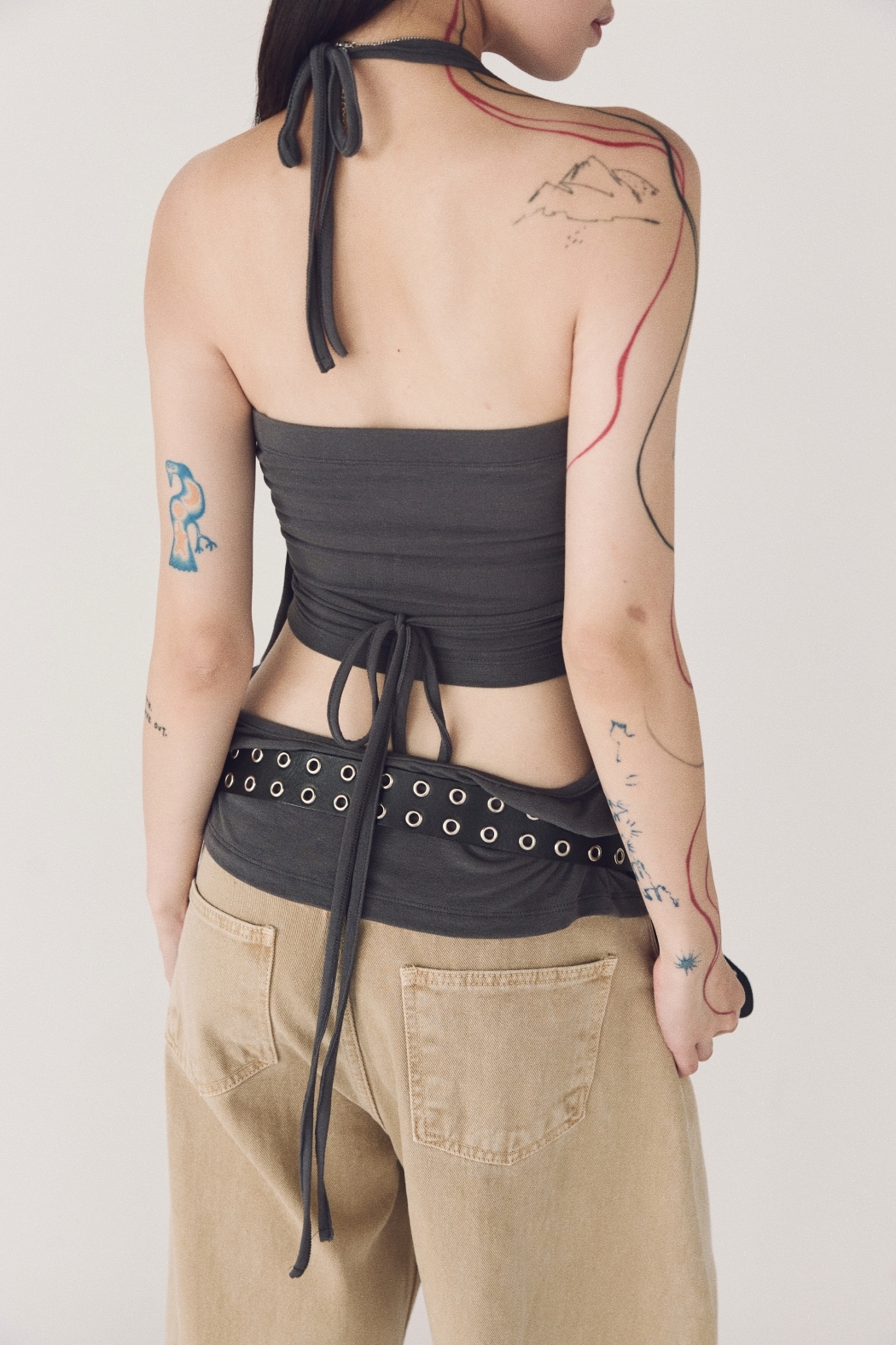 掛脖露背+平口兩件式套裝-深灰