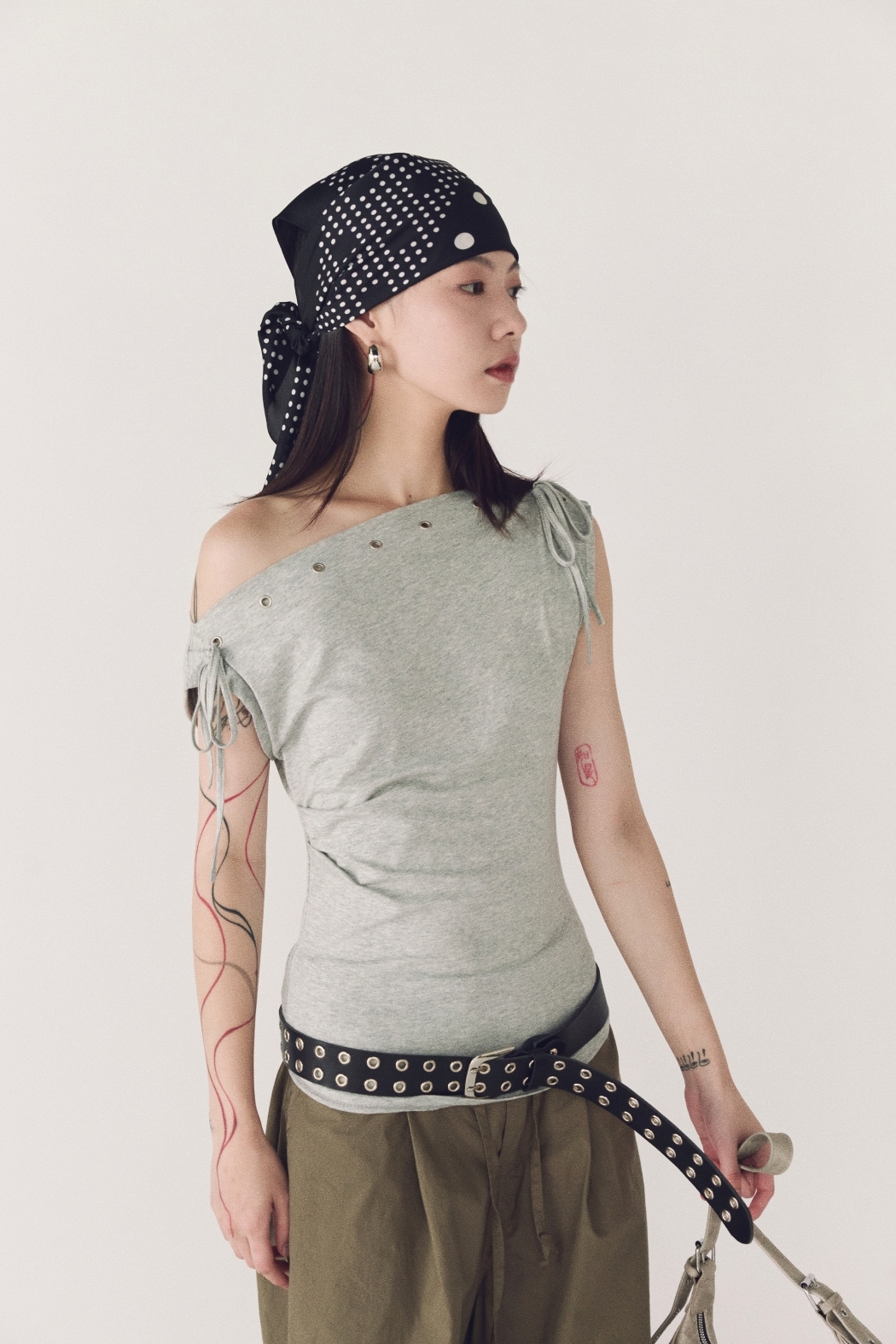 扣眼船領綁帶上衣-灰