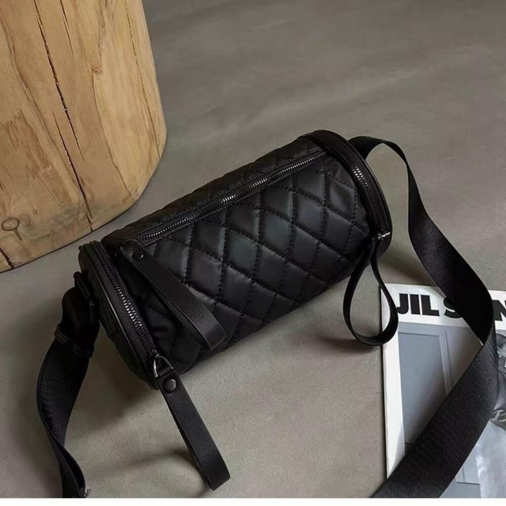 181【菱格紋防水筒包】