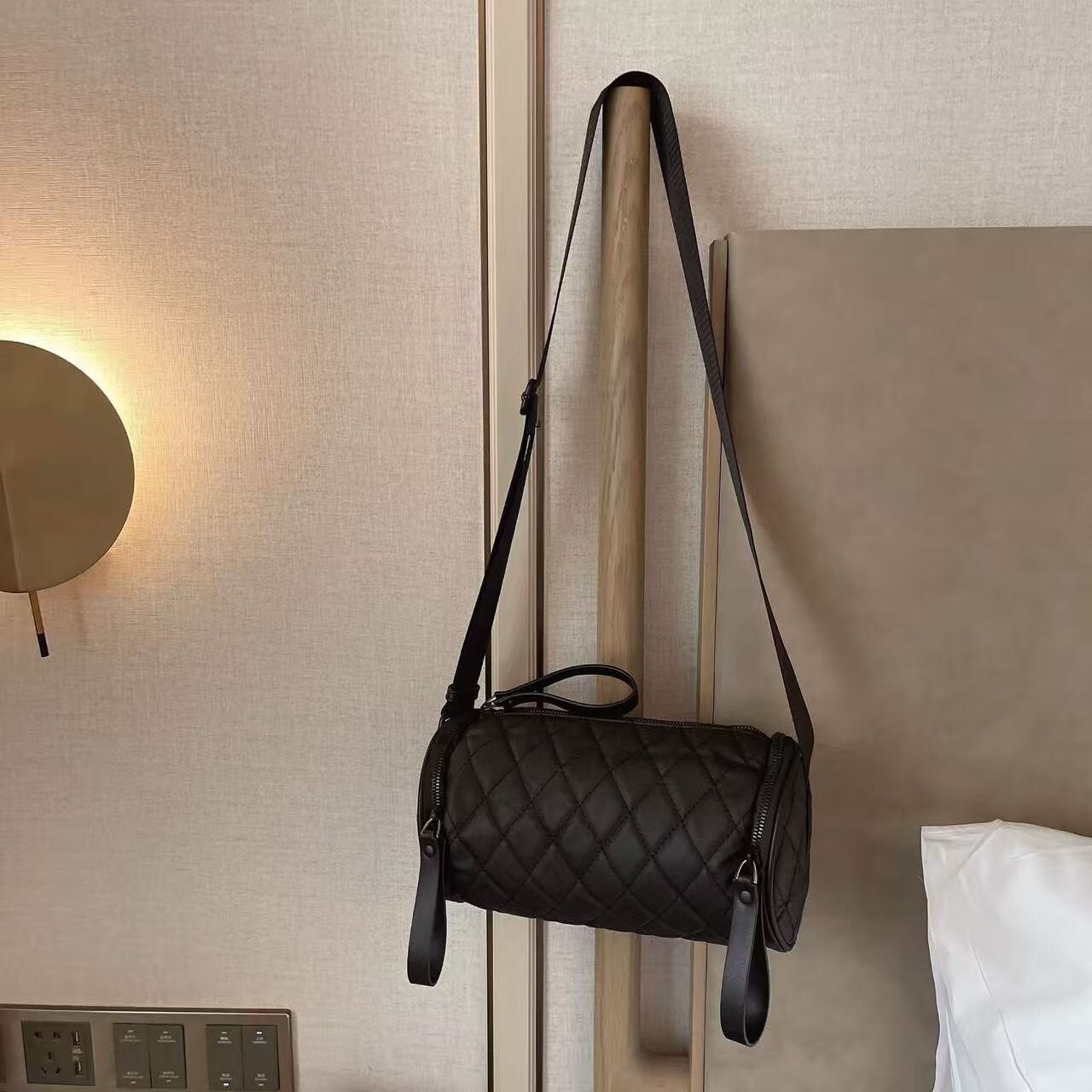 181【菱格紋防水筒包】