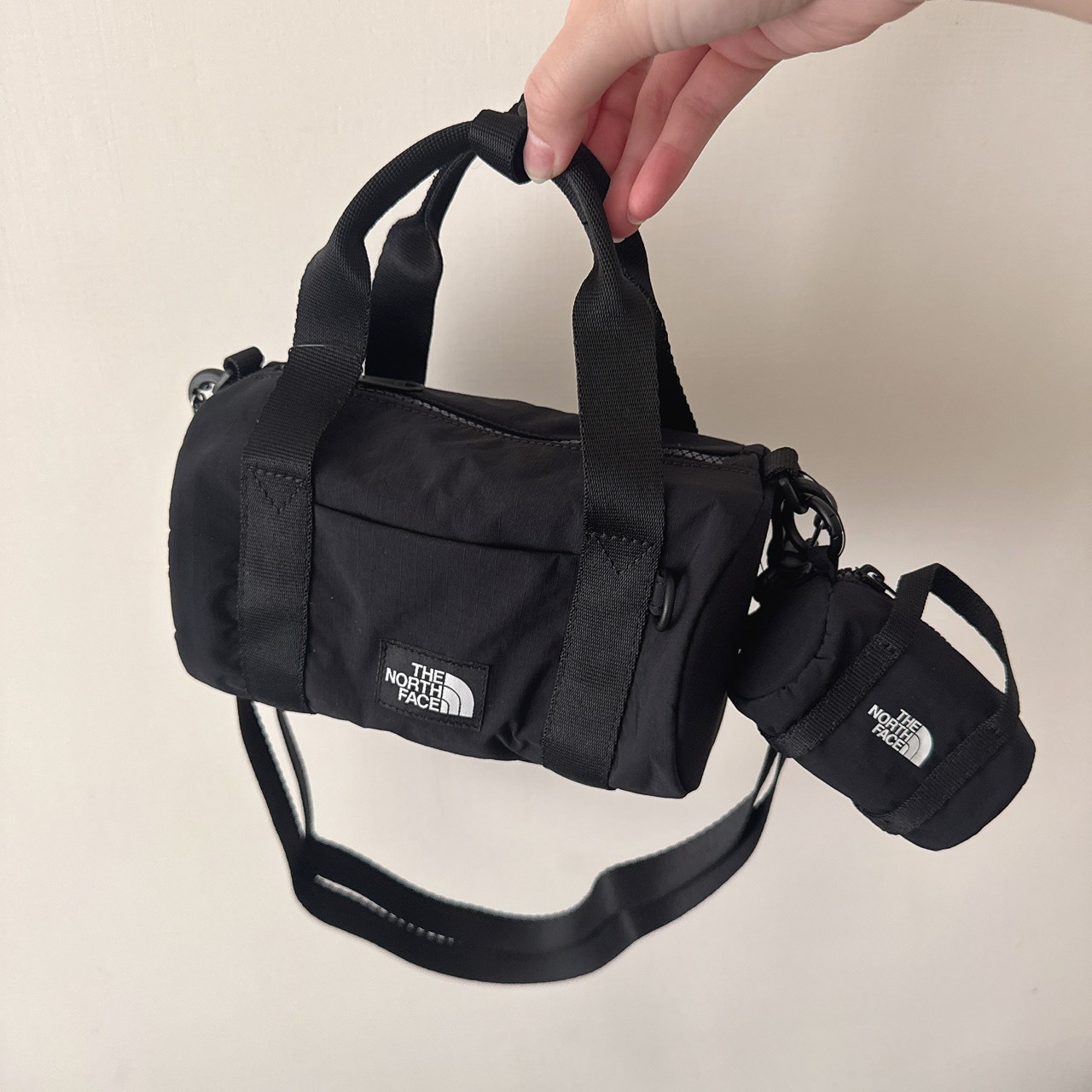 （現貨）韓牌 THE NORTH FACE 北臉 防潑水圓筒側背包 手提包 附小包 NN2PS37A