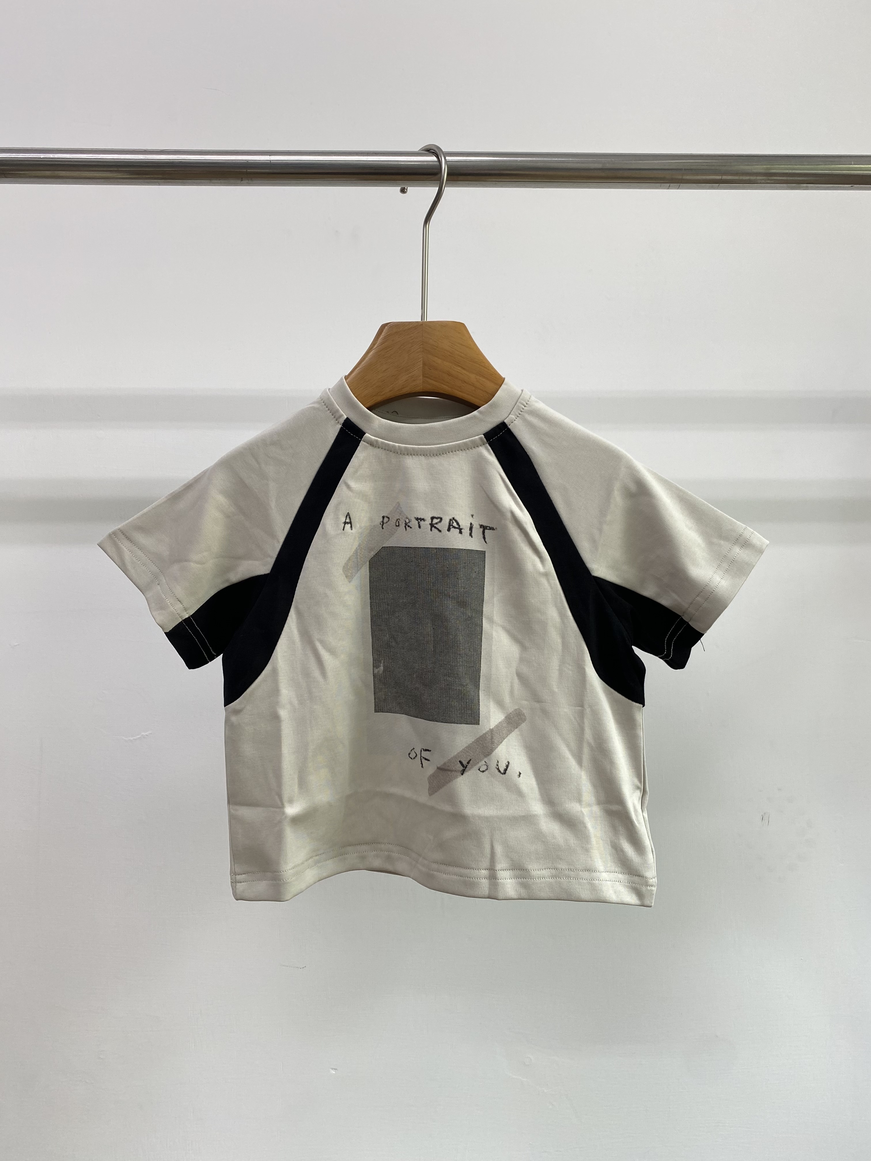 A04898撞色插圖上衣