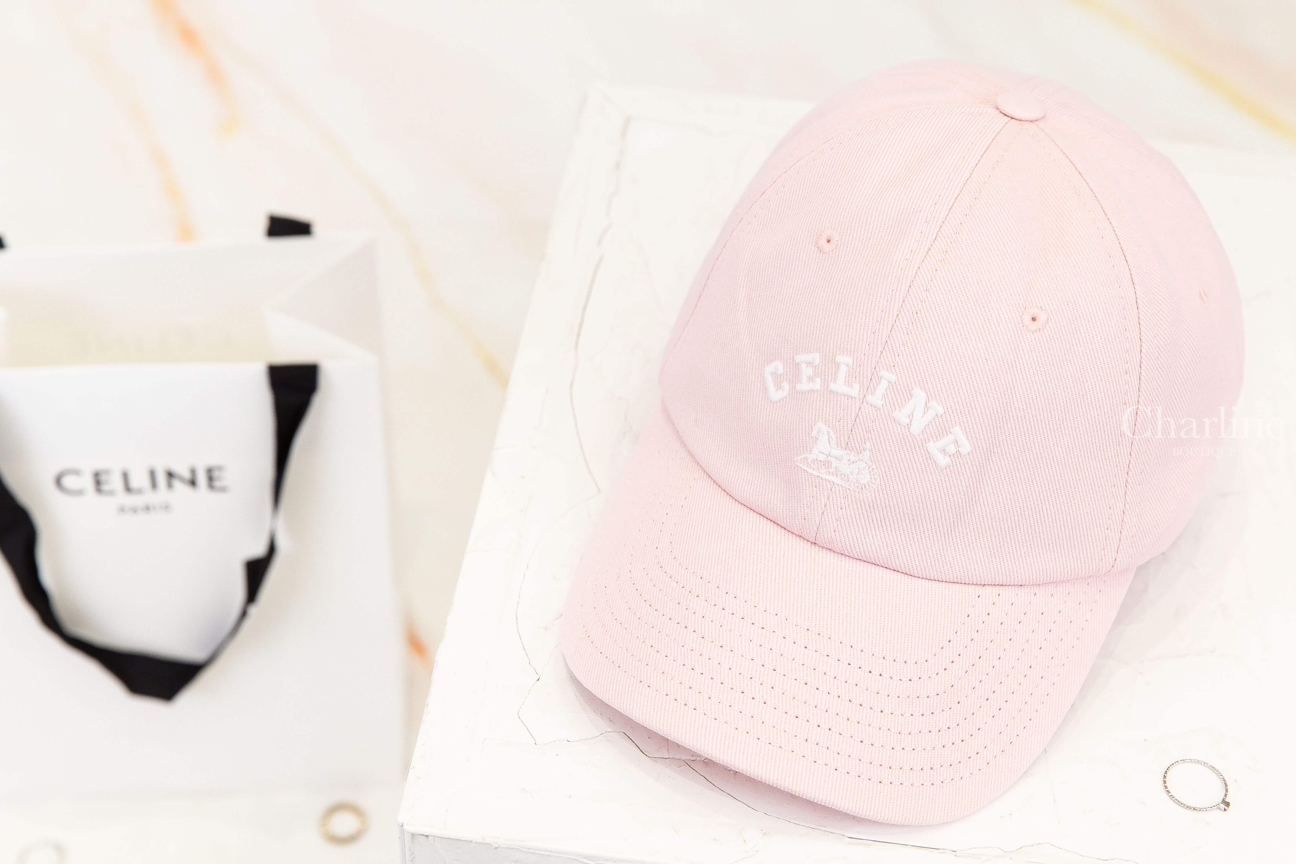Celine Celine Richelieu Cap In Cotton Twill 淡粉色刺繡白色字母馬車棉質棒球帽-Charline Boutique 精品代購