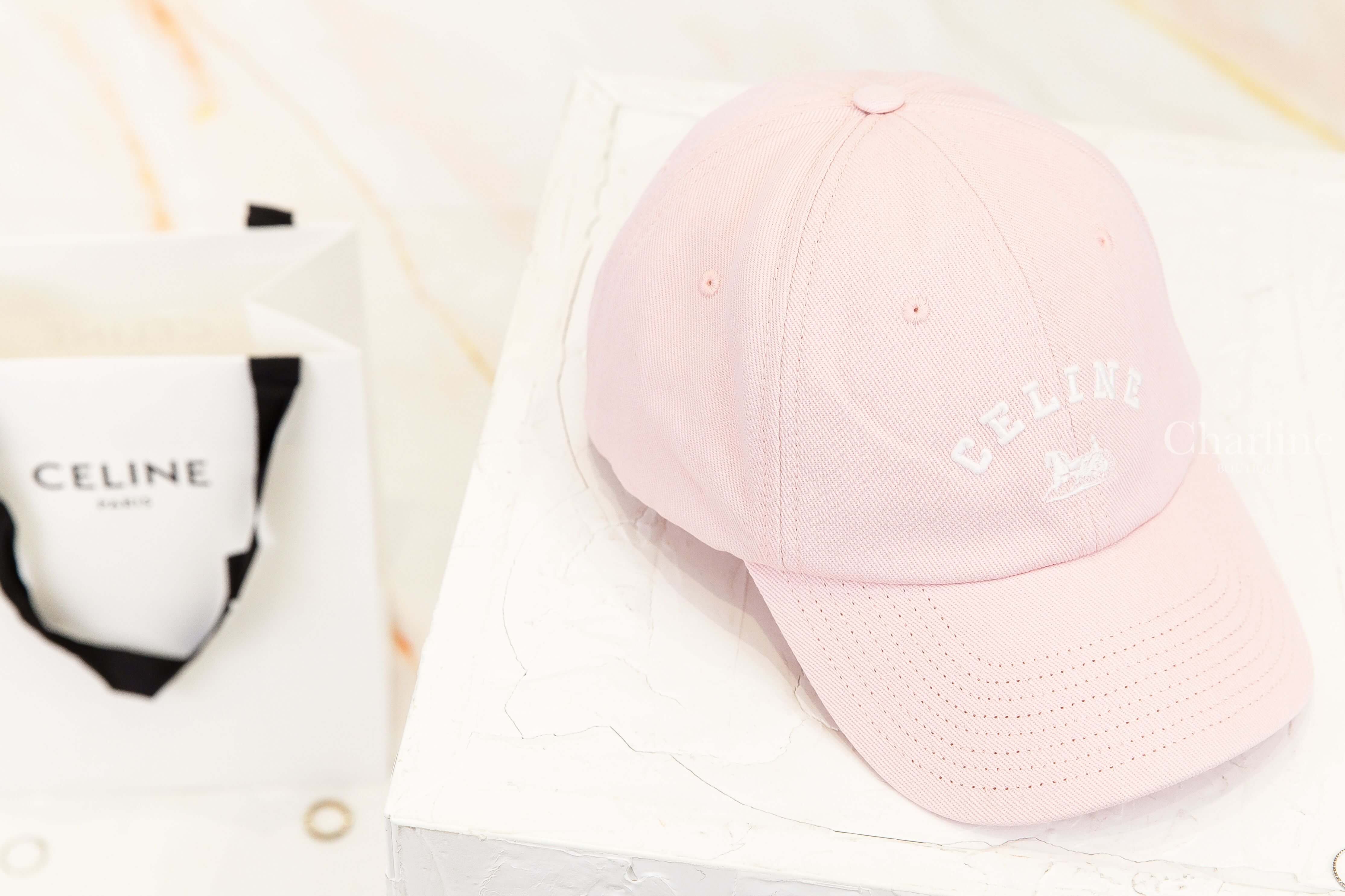 Celine Celine Richelieu Cap In Cotton Twill 淡粉色刺繡白色字母馬車棉質棒球帽-Charline Boutique 精品代購