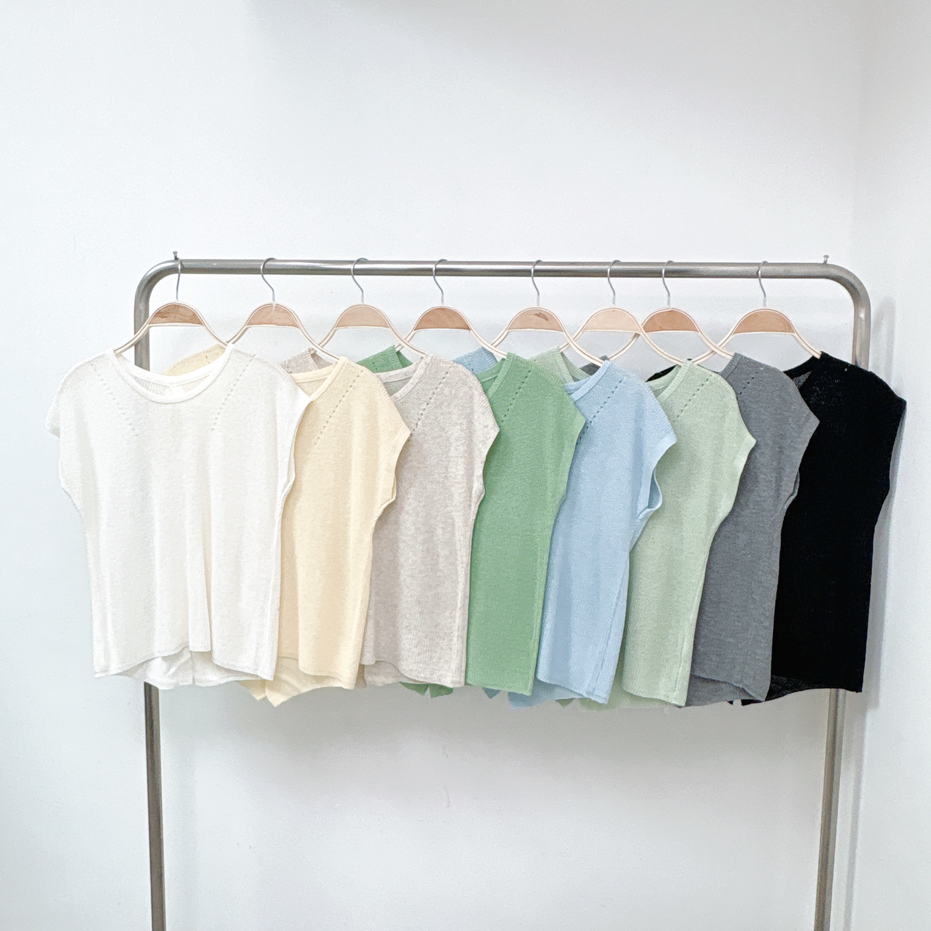 ⭐️⭐️【預訂】後鏤空小露背排鈕開叉腳彈性針織TOP (S49-S56)